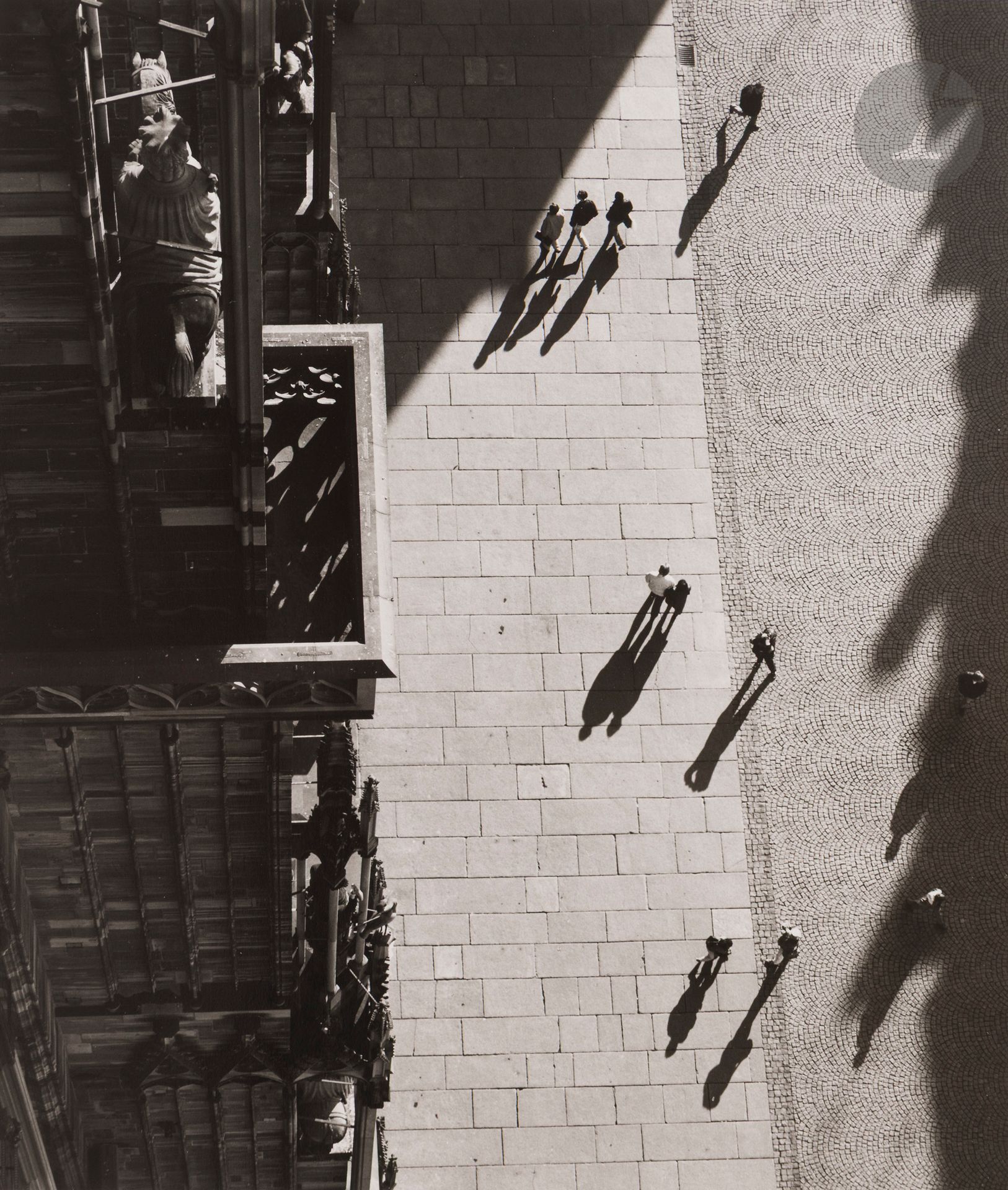 Gérard Rondeau (1957-2016)
Strasbourg, novembre 1989.
Épreuve argentique d’époque sur papier Agfa (tirée par Yvon Le Marlec), signée, titrée et datée au crayon au verso. 
Image : 33 x 28 cm - Feuille : 40,3 x 30,5 cm