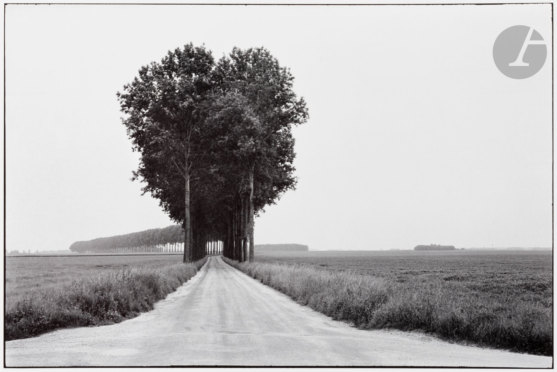 Henri Cartier-Bresson (1908-2004)
Brie. France, 1968.
Épreuve argentique (c. 1990), signée à l’encre avec le timbre sec du photographe dans la marge en bas.
Image : 24 x 36 cm - Feuille : 30 x 40 cm

Provenance : 
- Galerie Eric Franck, Londres. 
- Collection privée, France.