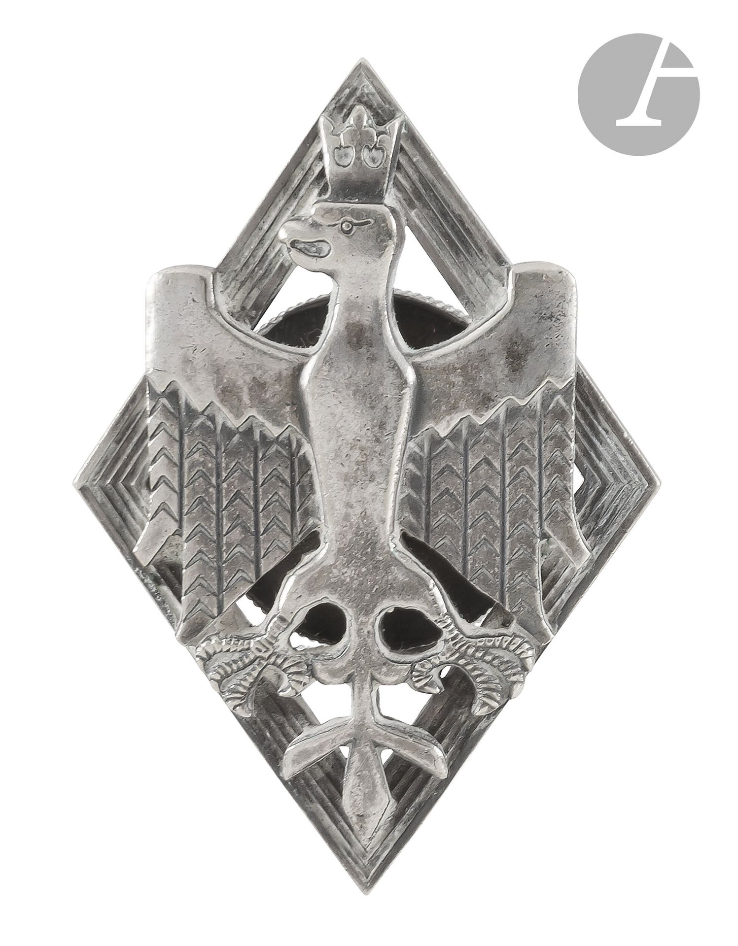 Badge of the French mission in Poland to General Haller's army. 
Silver-plated metal.
Numbered on reverse n°270. 
Made in several parts. Knurled fastener. 
51 x 36 mm
T.T.B. Circa 1920.