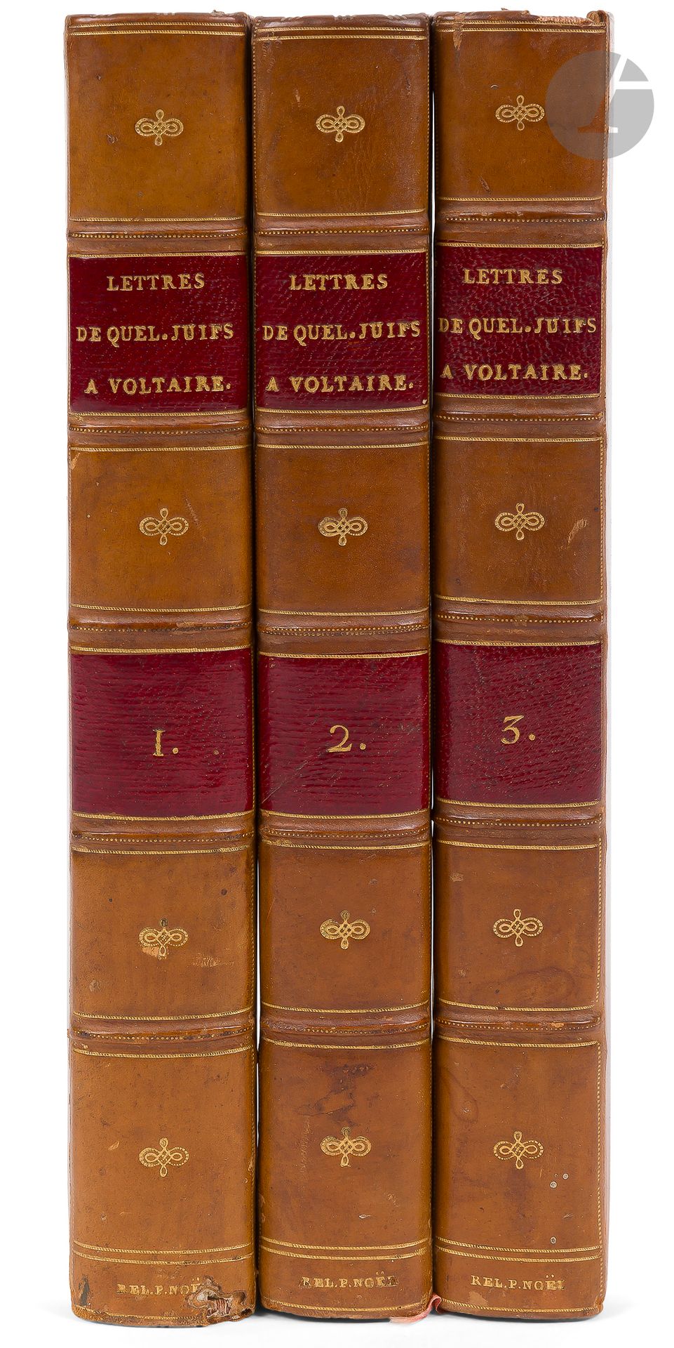 °Abbé GUÉNÉE, Lettres de quelques juifs, portugais, allemands et polonais à M. de Voltaire, avec un petit commentaire, extrait d’un plus grand à l’usage de ceux qui lisent ses œuvres ; suivies des Mémoires sur la fertilité de la Judée. Paris, Méquignon Junior, 1805.
3 volumes in-8, pleine veau, dos à nerfs ornés. 
Petits manques aux coins.
Ce livre constitue une réplique très argumentée à l’antisémitisme de Voltaire. Il contient, entre autres, des textes empruntés à Isaac Pinto. L’auteur, l’Abbé Guénée, était gouverneur des enfants du comte d’Artois.







Mots clés :
judaïca, juif, juive, hébreux, rabbins, jewish, torah, hebrew, hebraica, judaisme, synagogue, sionisme, pessah, pessach, haggada, haggadah, hagada, hagadah, passover, menora, menorah, hannuka, hannuca, hannoucca, hanouccah, torah, juden, israélite, Israël, antisemitism, antisémitisme, dreyfus, meguila, sepharade, sefarad, ketouba