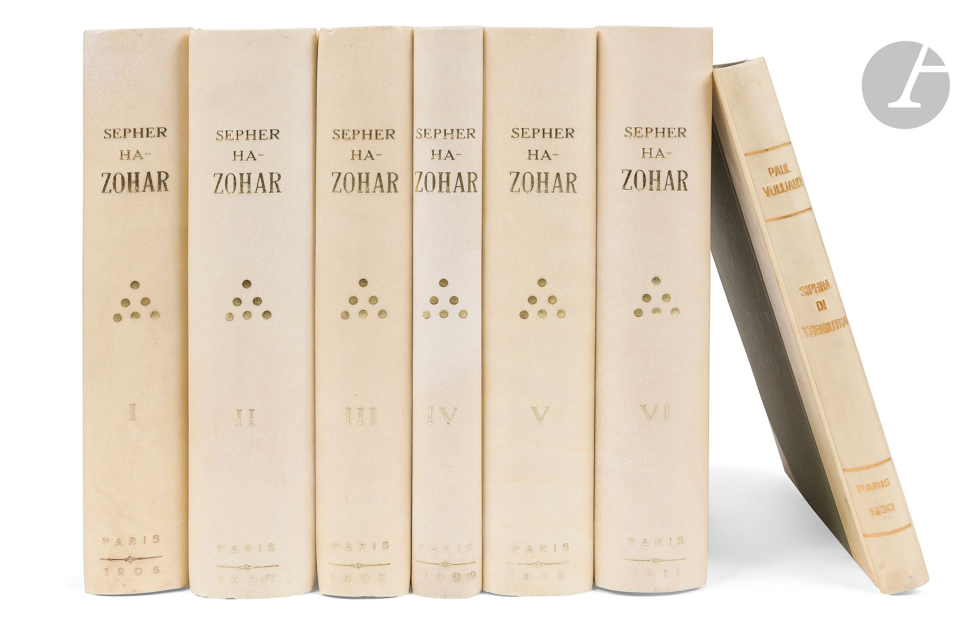 °[KABBALE] Jean de PAULY, Sepher Ha-ZOHAR (le Livre de la splendeur), doctrine ésotérique des Israélites.
Traduit pour la première fois sur le texte chaldaïque et accompagné de notes par Jean de Pauly.
Œuvre posthume entièrement revue, corrigée et complétée.
Paris, Leroux, 1906.
6 vol. grand in-8, reliure demi parchemin à coins, couvertures conservées.
Un des 750 exemplaires numérotés sur papier vélin de chiffon et filigrané (au Sceau de Dieu).
De plus en plus recherché, surtout en aussi bel état. Ouvrage non coupé.
Le Zohar est le texte de référence pour l’étude de la Kabbale, et la traduction intégrale en français par Jean de Pauly de ce texte rédigé à l’origine en araméen a ouvert les portes de l’étude de ce livre à plusieurs générations de non-hébraïsants.
On joint :
Paul VUILLAUD, Traduction intégrale du SIPHRA DI-TZENIUTHA, Le livre secret. Paris, Émile Nourry, 1930.
Grand in-8, reliure demi-parchemin à coins, identique aux reliures précédentes. Couvertures conservées et légèrement restaurées. Tampons de bibliothèque.
Un des mille exemplaires numérotés sur papier pur fil Lafuma.







Mots clés :
judaïca, juif, juive, hébreux, rabbins, jewish, torah, hebrew, hebraica, judaisme, synagogue, sionisme, pessah, pessach, haggada, haggadah, hagada, hagadah, passover, menora, menorah, hannuka, hannuca, hannoucca, hanouccah, torah, juden, israélite, Israël, antisemitism, antisémitisme, dreyfus, meguila, sepharade, sefarad, ketouba