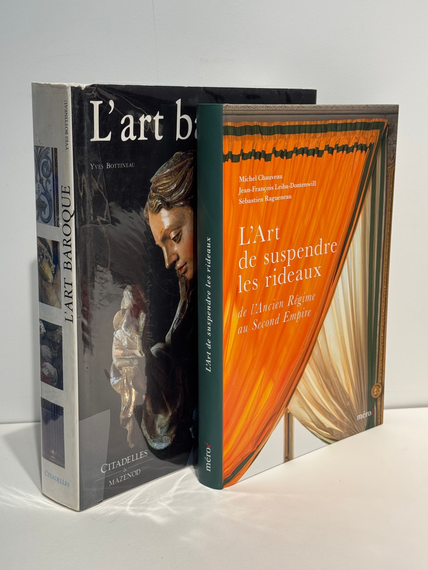 [BEAUX-ARTS] Lot de 2 volumes :

- BOTTINEAU Yves
L’art baroque.
Citadelles et Mazenod, 2005.

- CHAUVEAU Michel, LEIBA-DONTENWILL Jean-François, RAGUENEAU Sébastien
L’art de suspendre les rideaux, De l’Ancien Régime au Second Empire
Méroé, 2019.