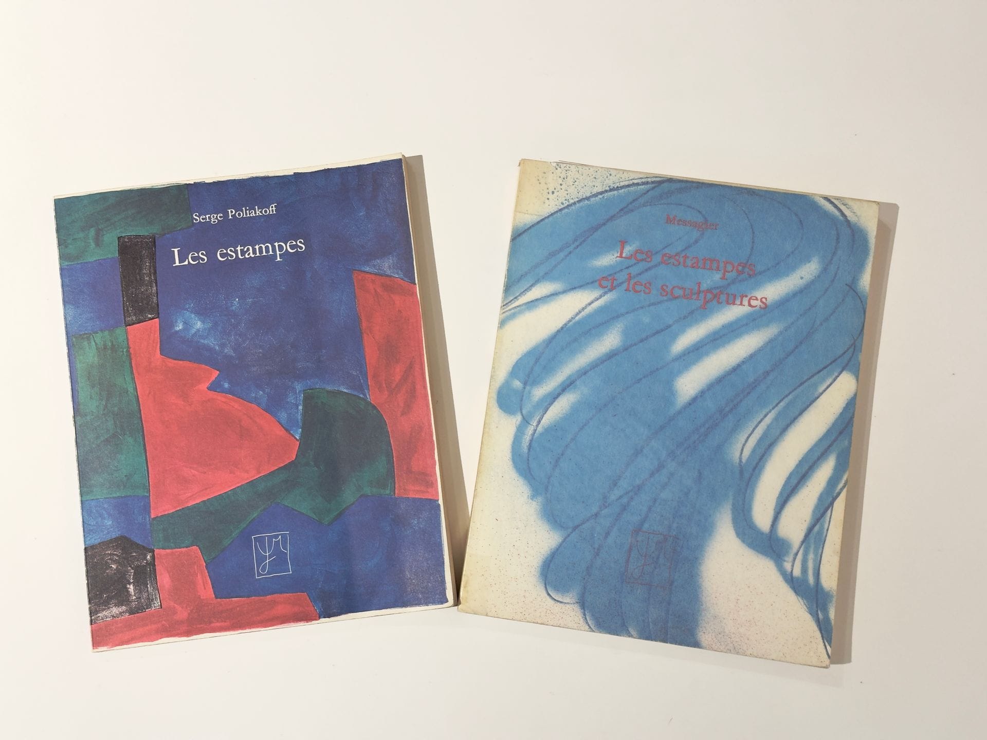 [BEAUX-ARTS] 
Lot de 2 volumes :
- RIVIERE Yves, Serge POLIAKOFF, Lithographies, bois, sérigraphie. Editions Arts et métiers graphiques, 1975. 
- RIVIERE Yves, MESSAGIER, Les estampes et les sculptures 1945 – 1974. Editions Arts et métiers graphiques, 1974.