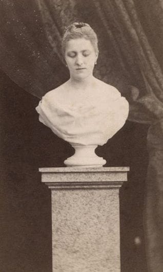 Unidentified photographer
Fantaisie photographique [montage of a portrait and a sculpted bust], c. 1865.
Albumen print in carte-de-visite format, mounted on card.
9.3 x 5.7 cm