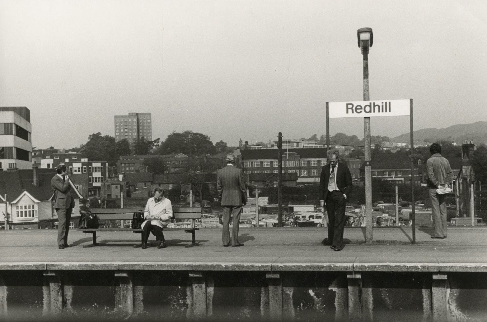 Claude Vesco (1950)
Red Hill. Londres, 1980. 
Épreuve argentique d'époque sur papier Agfa, tirée par l'auteur, signée, titrée et datée à l'encre au verso. 
18,4 x 27,7 cm