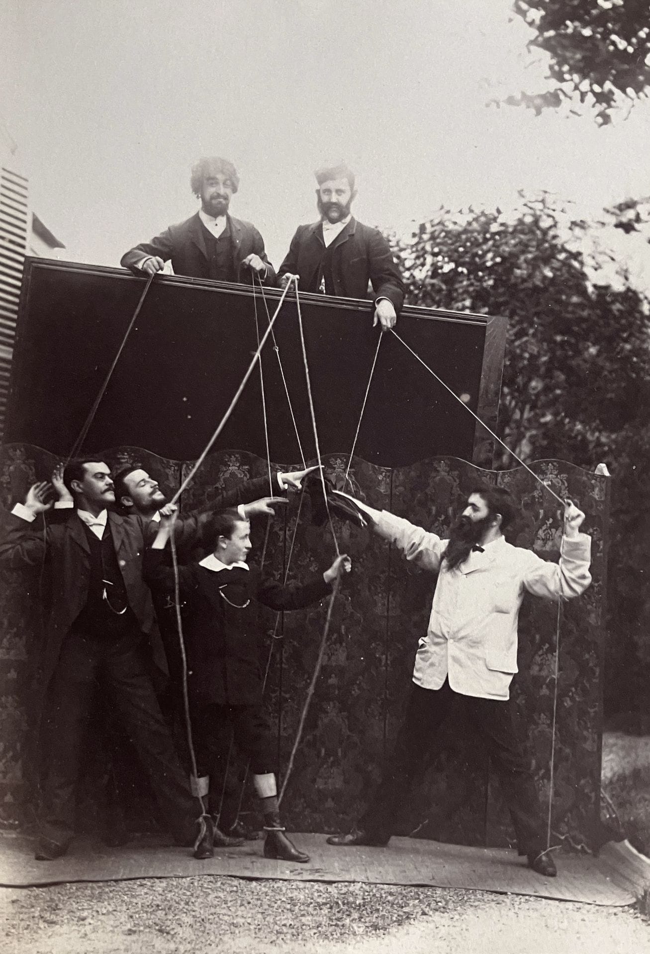 Photographe non identifié
Album personnel d'un photographe amateur, c. 1870-1880.
Fantaisies photographiques. Reconstitutions réelles d'oeuvres d'art célèbres et créations originales (Le Serment des Horaces, La partie de carte, Esther implorant Assuérus). Rouen. Place Saint-Sever. Pont suspendu. Notre-Dame-de-Bonsecours. Quais. Saint-Cloud. Manufacture de Sèvres. Paris. Les Tuileries. Palais du Trocadero. Seine et Oise. Chatou. Marly. Le Pecq. Plessis-Mornay. Plaine de Rochefort. Château de Dampierre. Château de Bonnelles. Dourdan. Nanterre.
Album in-4 oblong, composé de 50 épreuves sur papier albuminé contrecollées sur carton. Nombreuses annotations à l'encre noire sur les montages. 
Format moyen : 18 x 13 cm