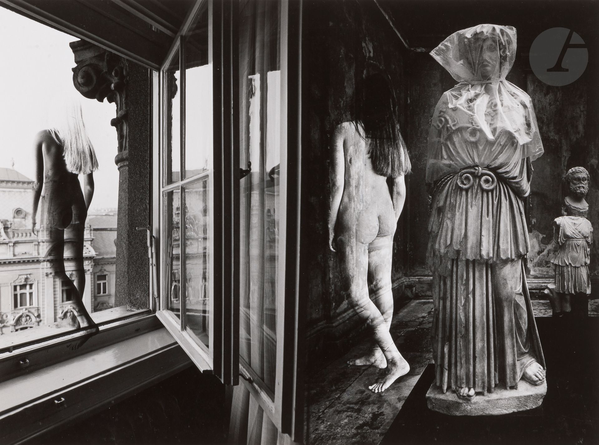 Jerry Norman Uelsmann (1934-2022)
Sans titre [Femmes aux statues], 1976. 
Épreuve argentique d'époque, contrecollée sur carton, signée des initiales et datée au crayon sur le montage en bas à droite, signée, datée et dédicacée à l'encre " Arles 1979 - To Lucien & Yolande - Thank you so much for inviting us... We have greatly enjoyed our little lifetime together in Arles - Love - Diane & Jerry & Andrew " au verso du montage avec l'étiquette du photographe. 
25,5 x 34,4 cm 

Bibliographie : 
James L. Enyeart, Jerry Uelsmann, Twenty-five Years : A Retrospective, Boston, Little Brown and Company, 1982, pl. 86.