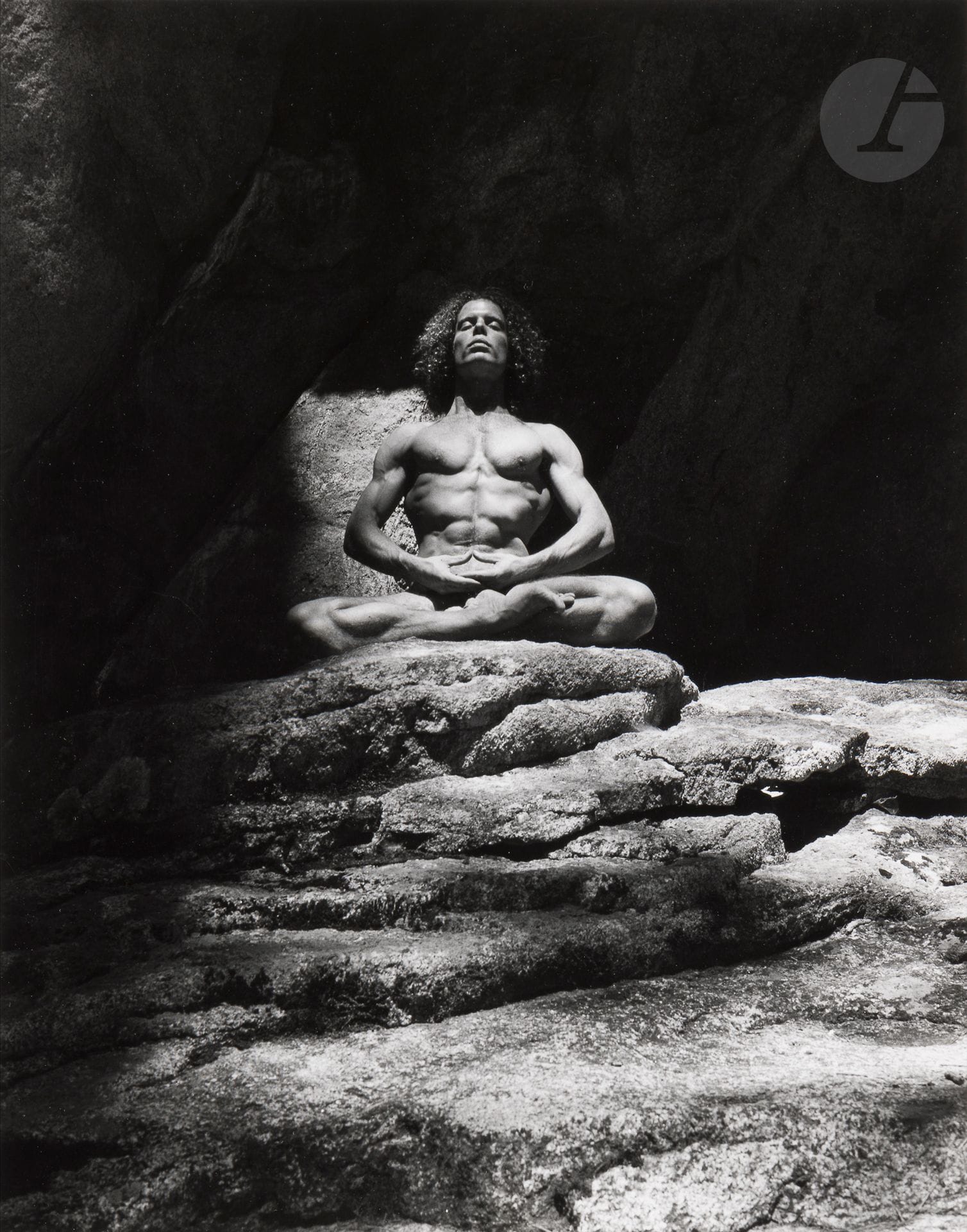 Eikoh Hosoe (1933-2024) 
Sans titre, de la série Yosemite, 1974. 
Épreuve argentique d'époque. Tampon " Photo by - (c) Eikoh Hosoe ", tampon en kanji et tampon des Rencontres Internationales de la Photographie au verso.
Image : 28,5 x 22,3 cm - Feuille : 31 x 25,3 cm