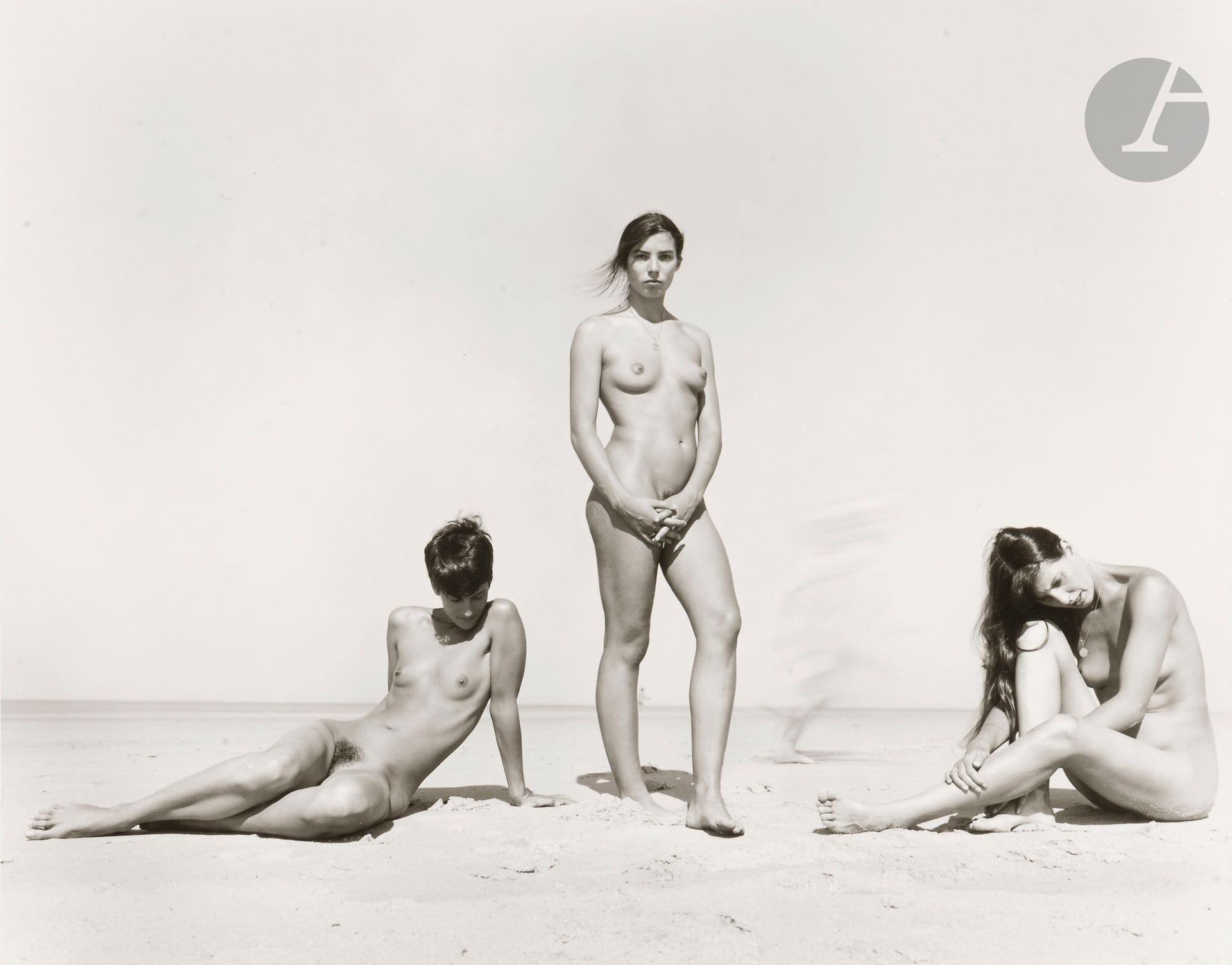 Jock Sturges (1947)
Maïa, Marine et Gaëlle. Montalivet, 1993.
Épreuve argentique d'époque, signée, titrée, datée et numérotée à 40 exemplaires au crayon au verso.
Image : 37,5 x 47,5 cm - Feuille : 40,5 x 50,5 cm