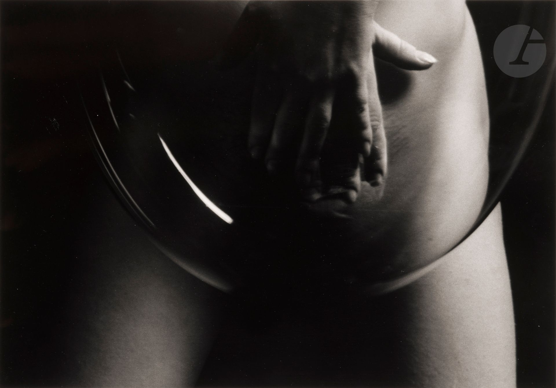 Rafael Navarro (1940)
La obscura transparencia #13, 1990.
Épreuve argentique d'époque sur papier Agfa, signée, titrée, datée et numérotée à 10 exemplaires au crayon au verso. Timbre sec du photographe dans la marge en bas à droite.
Image : 34 x 48,5 cm - Feuille : 40,5 x 50,5 cm