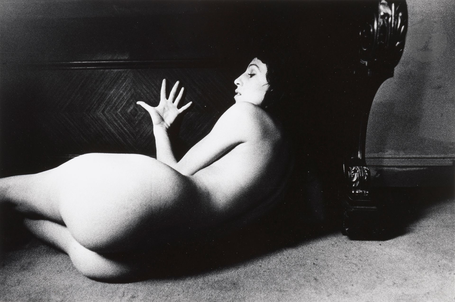Ralph Gibson (1939) 
Sans titre, de la série Days at sea, 1974. 
Épreuve argentique (c. 1990), signée et datée au crayon au verso. 
Image : 21,3 x 32 cm - Feuille : 27,8 x 35,5 cm

Bibliographie : 
- Ralph Gibson, Days at sea, New York, Lustrum Press, 1974, n.p. 
- Ralph Gibson, Tropism, New York, Aperture, 1987, p. 47.

Une épreuve similaire est conservée dans les collections du Museum of Fine Art de Houston.
