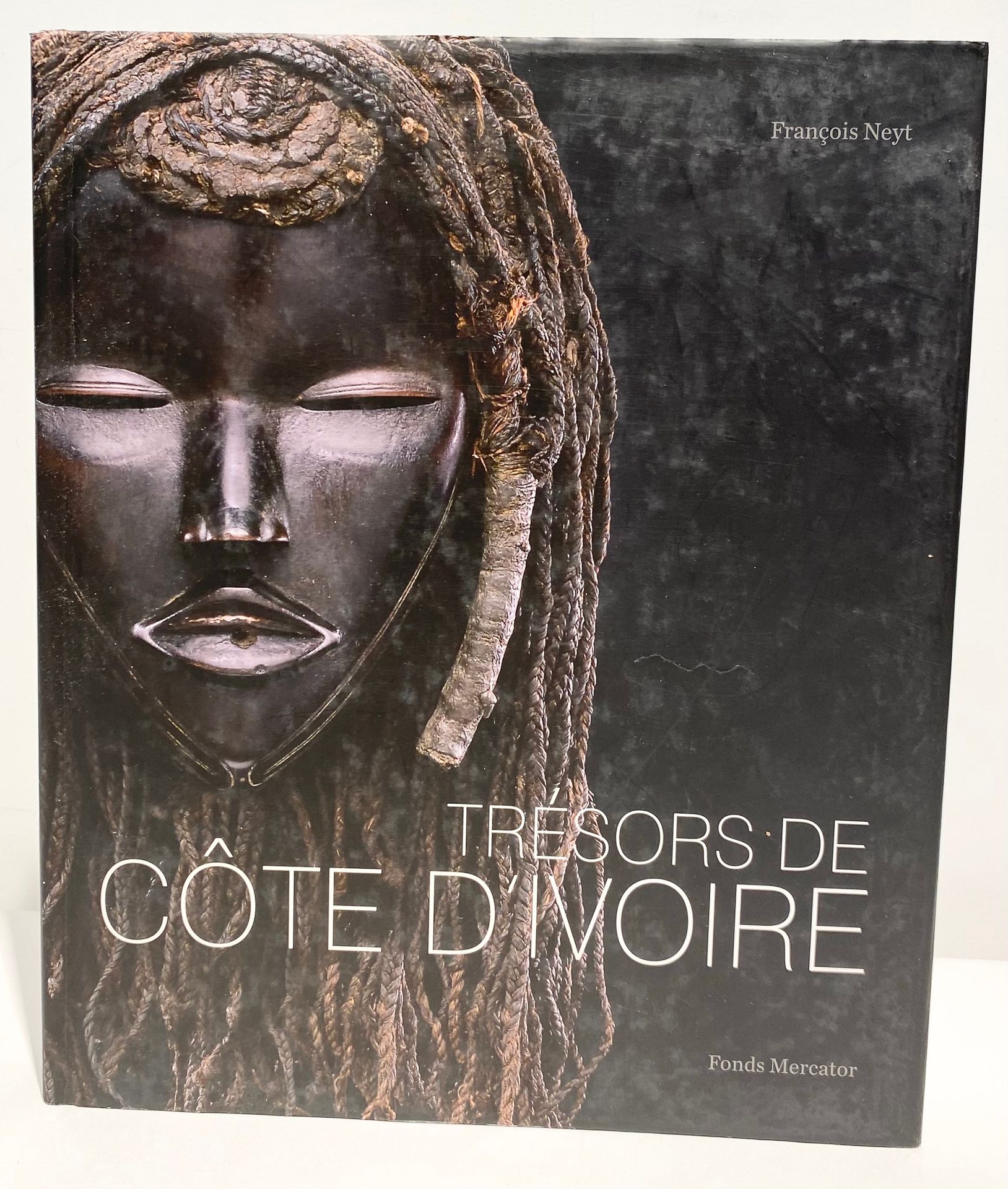 NEYT François, Trésors de Côte d Ivoire: les grandes traditions artistiques de la Côte d Ivoire, Fonds Mercator, 2014.