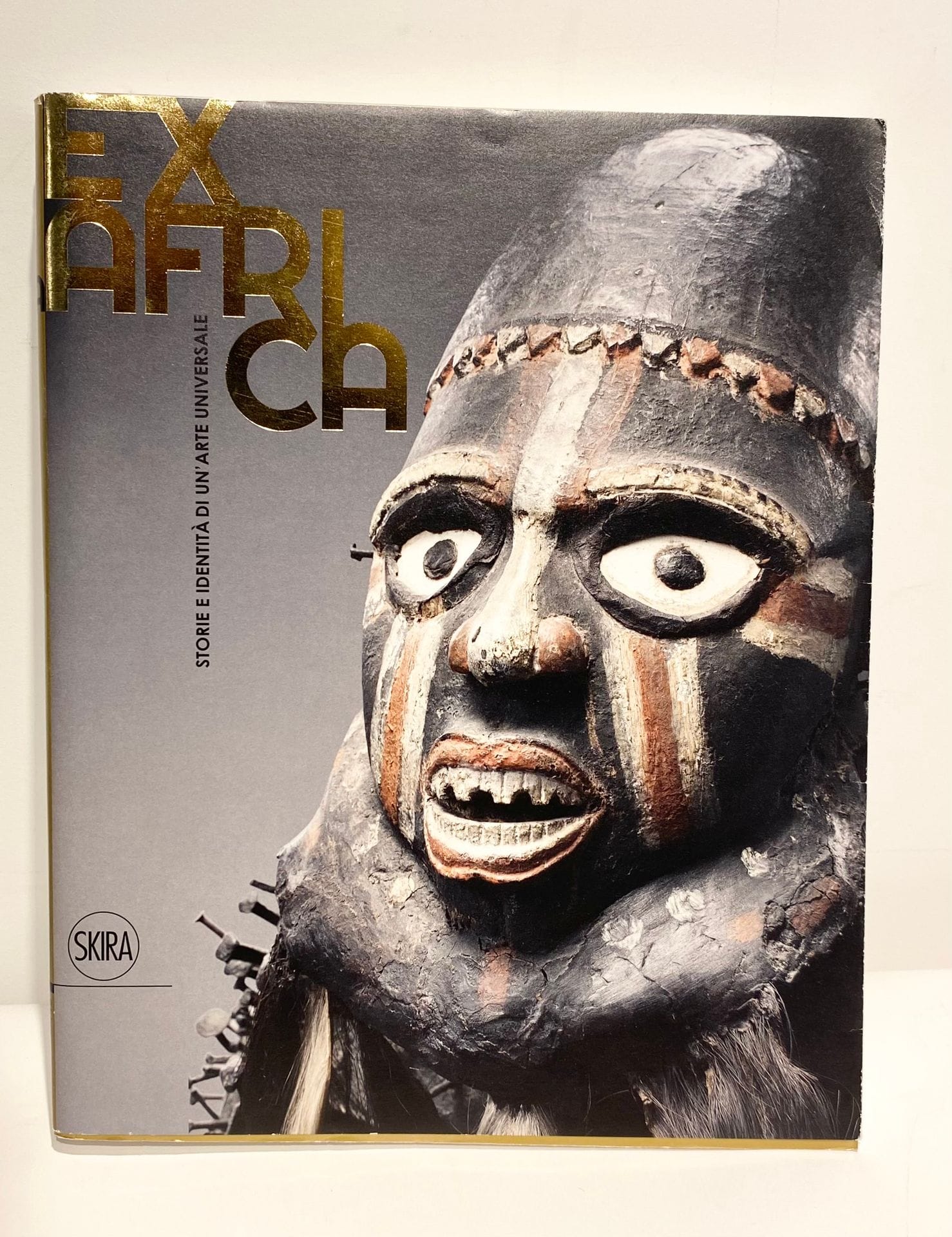 BASSINI Ezio ; PEZZOLI Gigi, Ex Africa. Storie e identità di un arte universale, Skira, 2012.