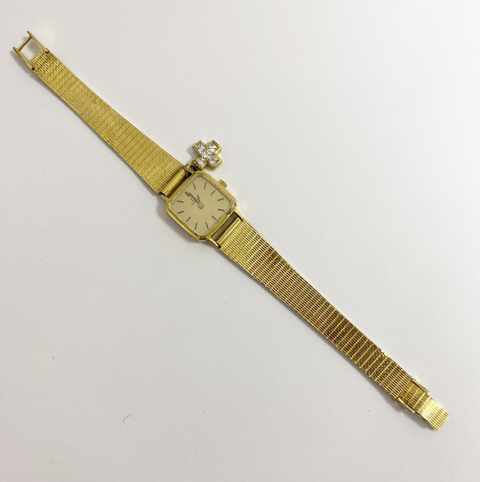 OMEGA

Montre de dame en or jaune 750/°°° , bracelet en mailles souples. 

Poids brut : 32 g



Frais acheteur pièces et lots en or : 9,6% TTC -  8% HT 



Frais acheteur lots d'argenterie : 20% TTC - 16,67% HT