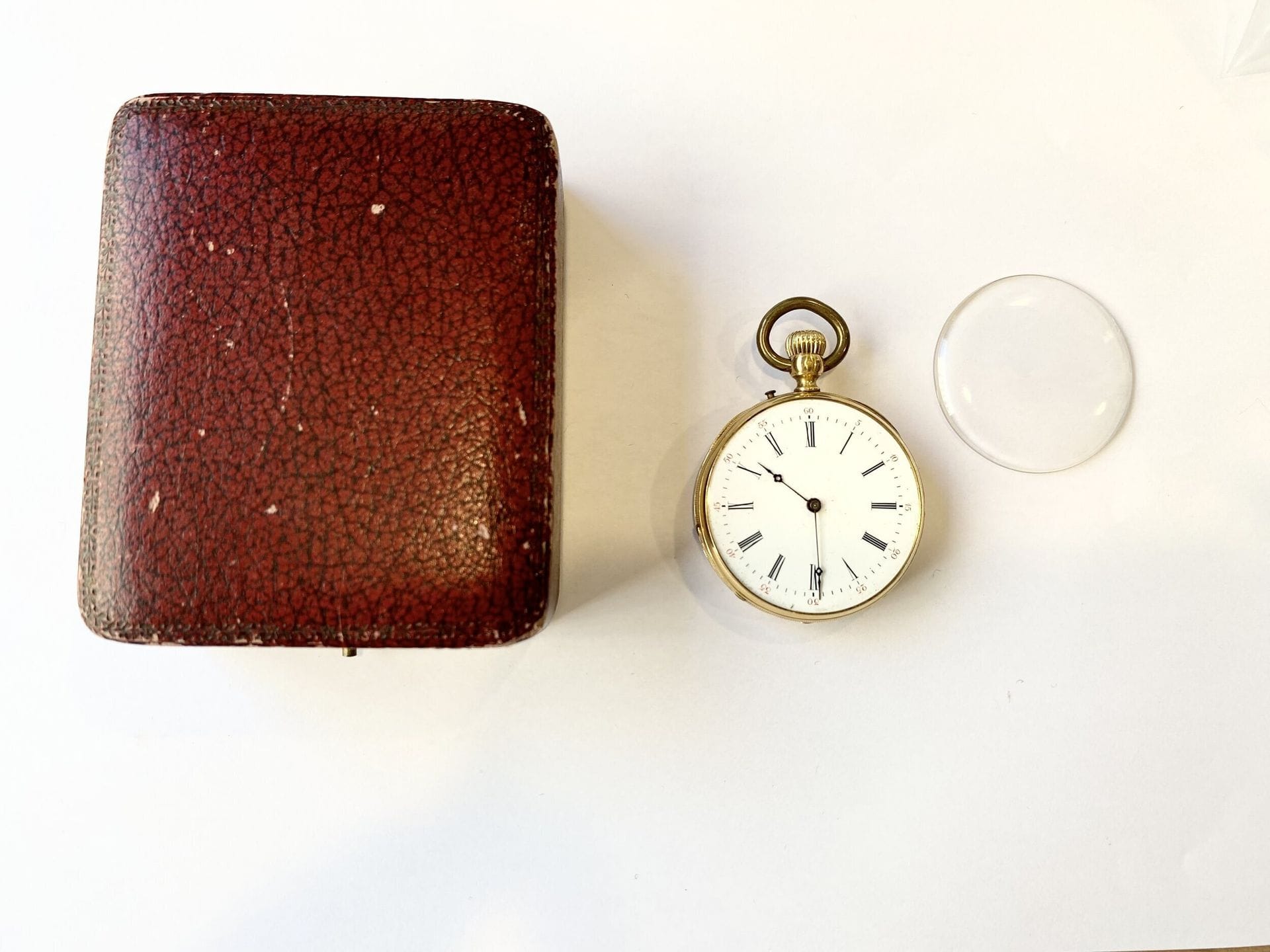 Montre de poche en or jaune 750/°°°.

Avec coffret

Poids brut. : 70,35 g



Frais acheteur pièces et lots en or : 9,6% TTC -  8% HT 



Frais acheteur lots d'argenterie : 20% TTC - 16,67% HT