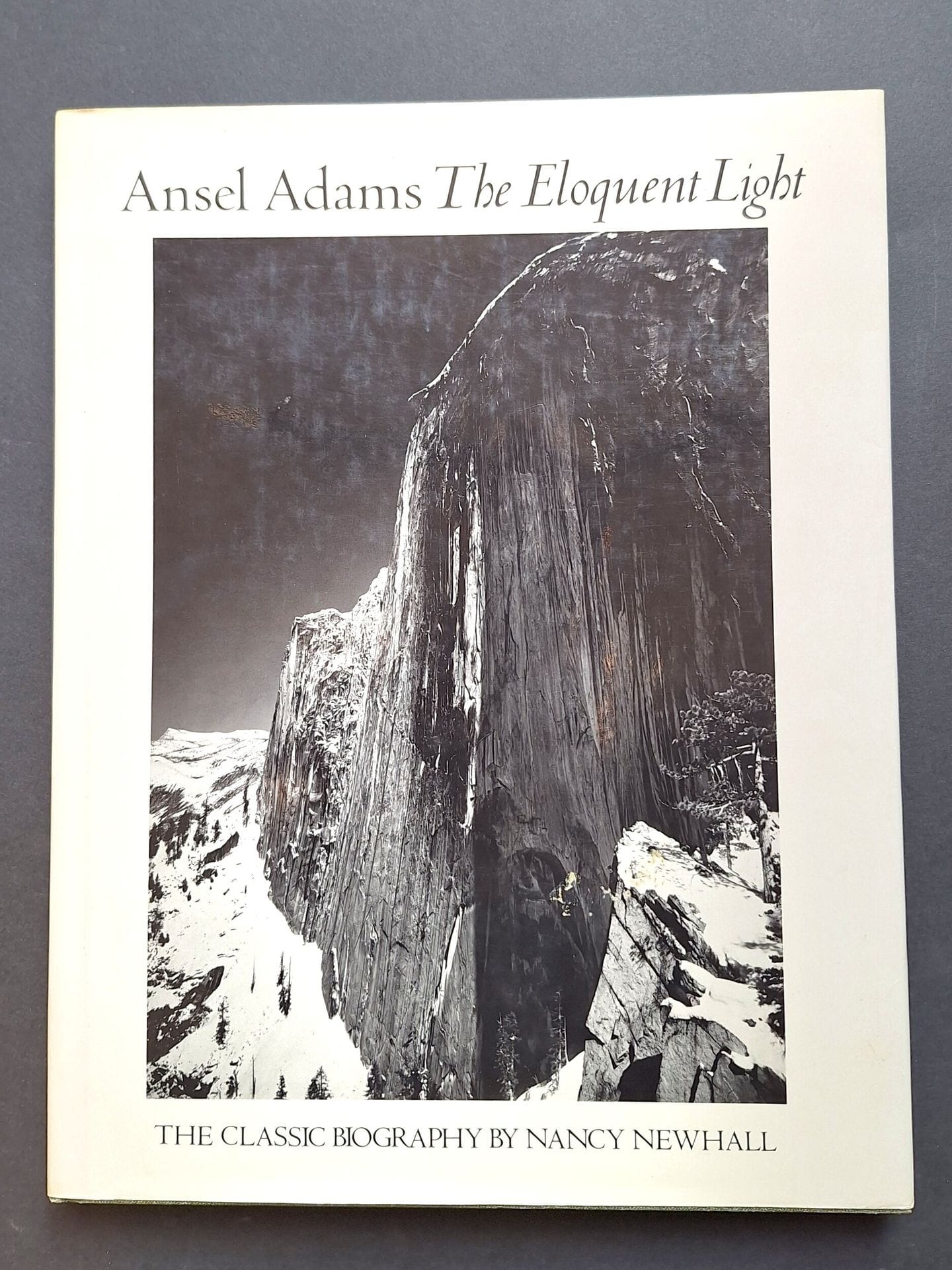 ADAMS, ANSEL (1902-1984) [Dédicacé à Lucien Clergue]
The Eloquent Light. 
His photographs and the classic biography by Nancy Newhall.
An Aperture Book, 1980.
In-4 (35 x 27 cm). Édition originale dédicacée à Lucien Clergue par Ansel Adams à Carmel en 1981. 176 pp. Reliure en tissu vert avec titres dorés, sous jaquette illustrée.