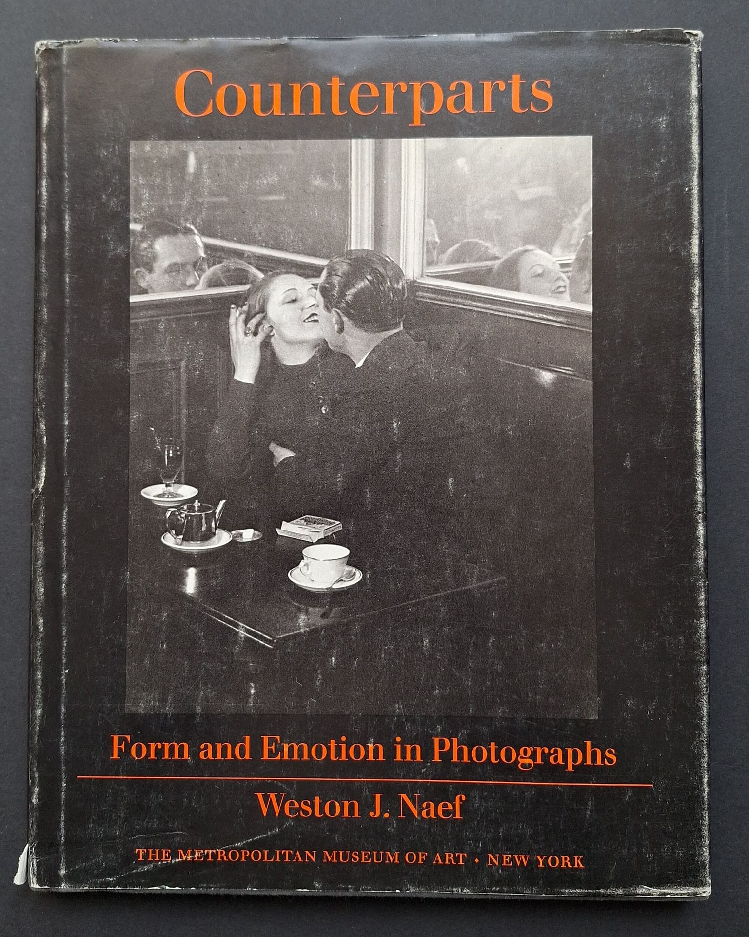 NAEF, WESTON J. (1942) [Dédicacé à Lucien Clergue]
Counterparts
Form and Emotion in Photographs.
The Metropolitan Museum of Art, New York, 1982.
In-4 (28 x 21 cm). Édition originale, dédicacée à Lucien Clergue par Weston J. Naef. 172 pp. Reliure en toile noire sous jaquette illustrée (frottée).