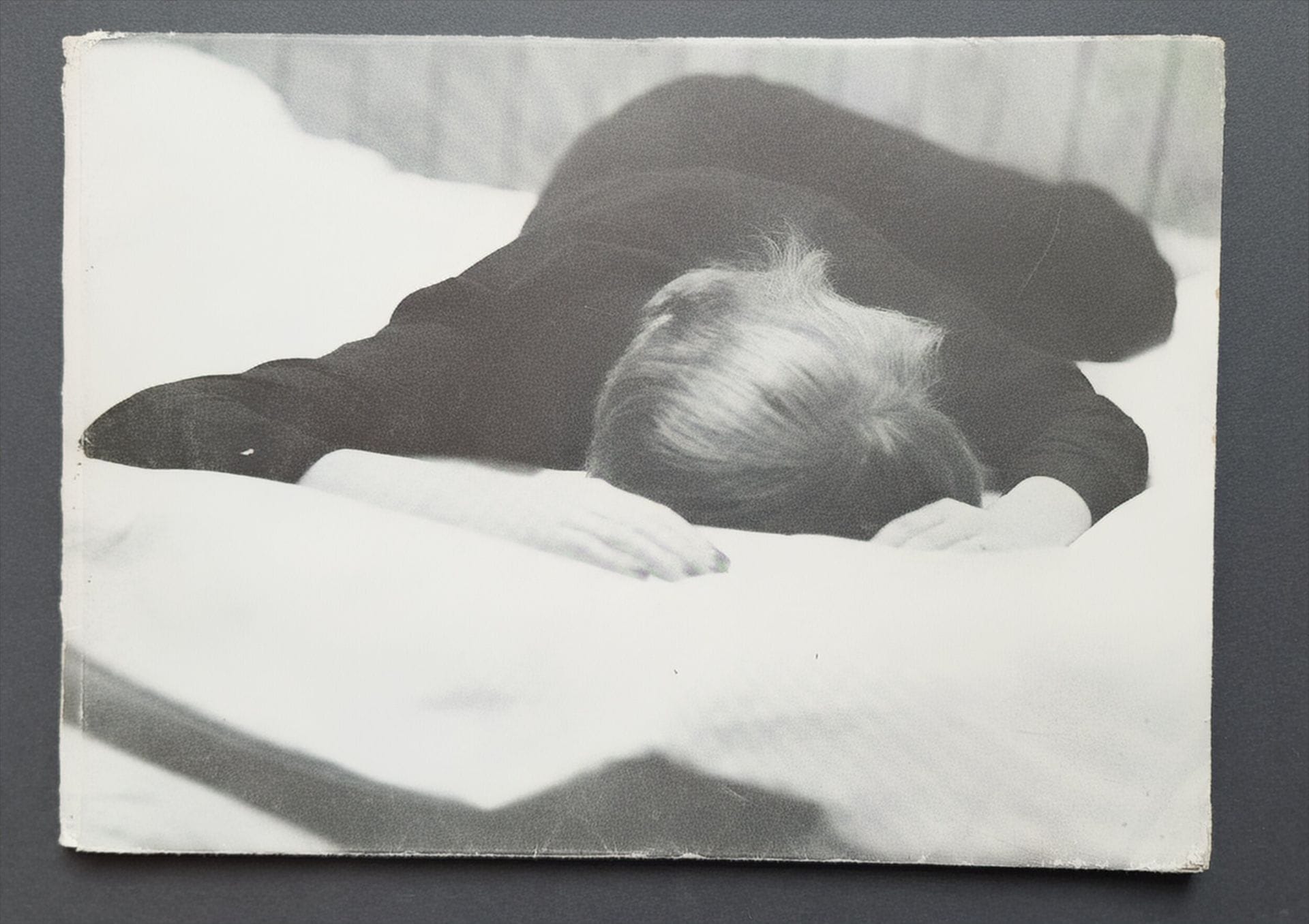 GROEBLI, RENÉ (1927) [Dedicated to Lucien Clergue]
The Eye of Love.
A love poem in photographs by René Groebli.
Photography, London, 1954.
In-4 oblong (21 x 29 cm). Original English edition, dedicated to Lucien Clergue by René Groebli in 1976. 25 photographs reproduced in black and white. Illustrated softcover; crystal dust jacket missing and with wear and defects.