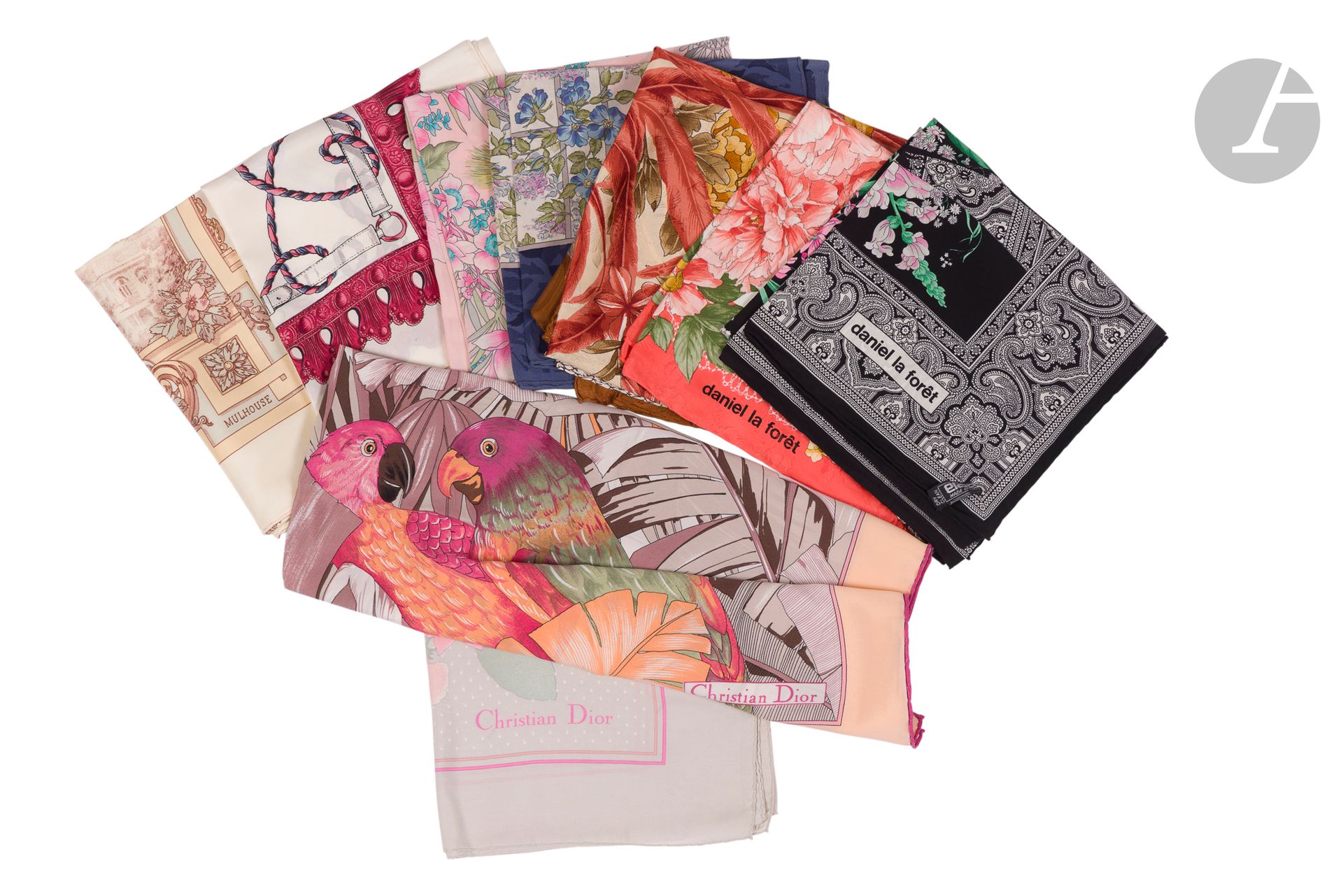 Lot de 9 foulards en soie dont BALENCIAGA, DIOR et GUCCI