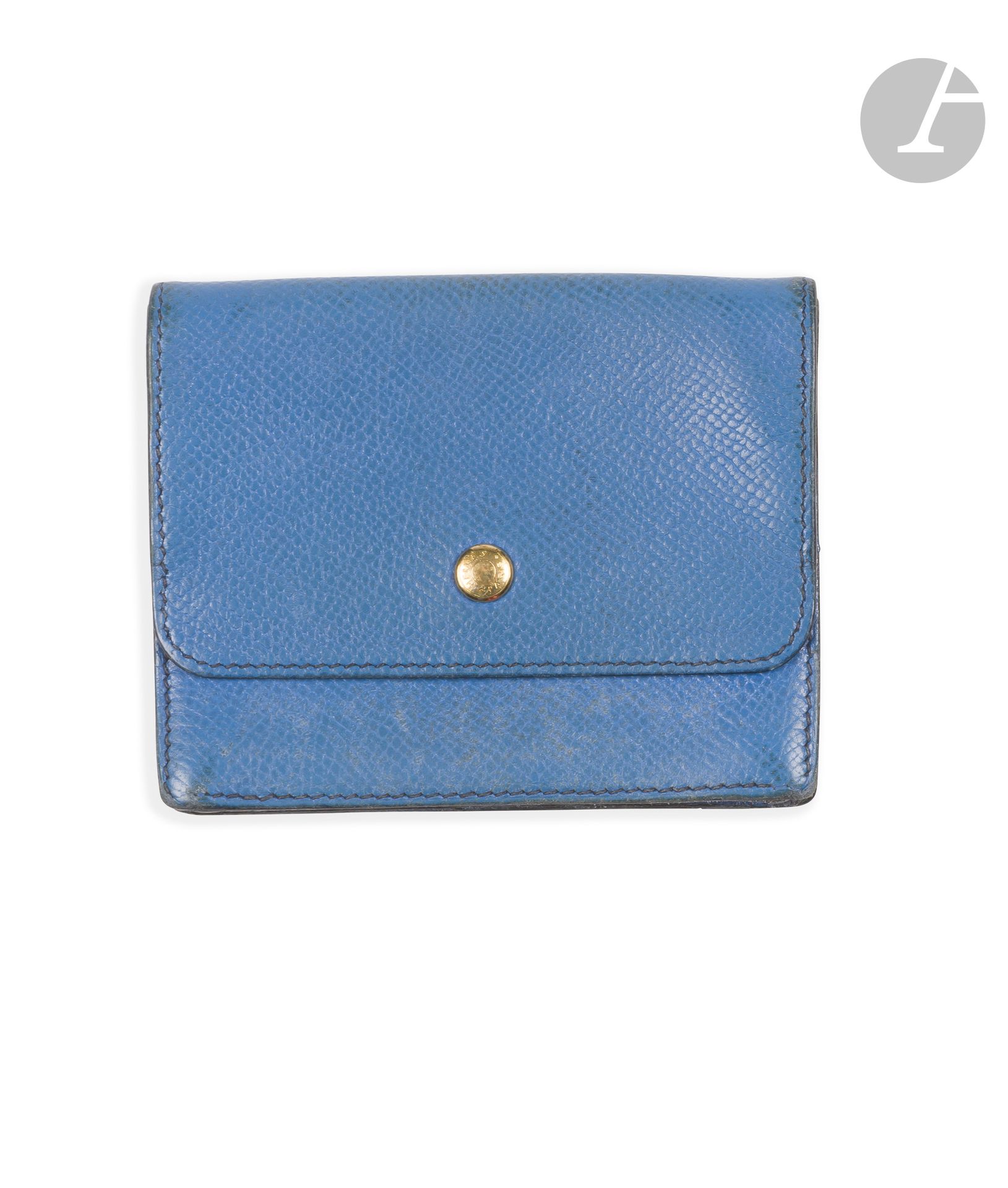 HERMÈS Paris
Blue Epsom calfskin card holder. 10 x 8 cm (traces of use, discoloration)