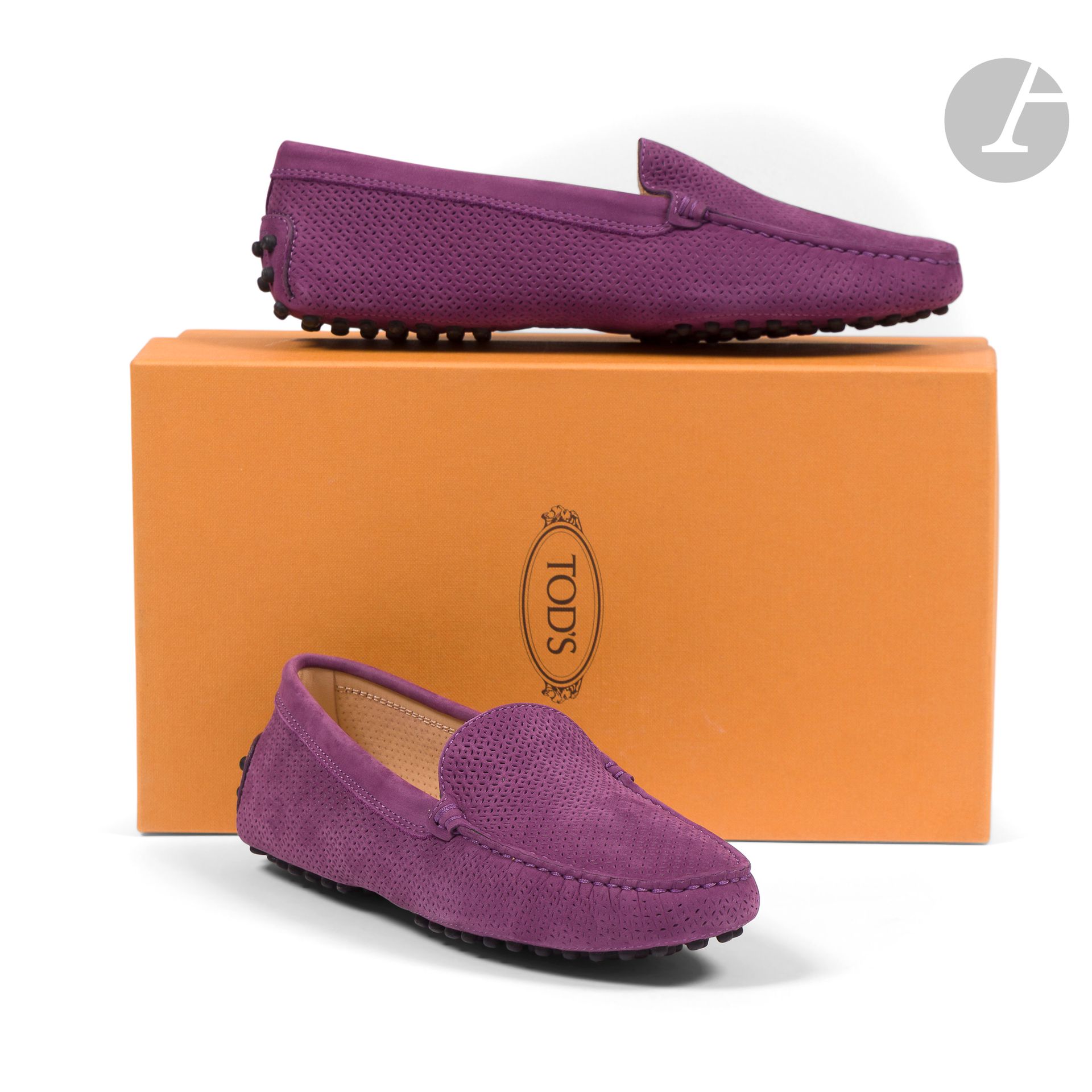 TOD'S
Pair of purple openwork leather loafers. S.36 in box (very good condition)