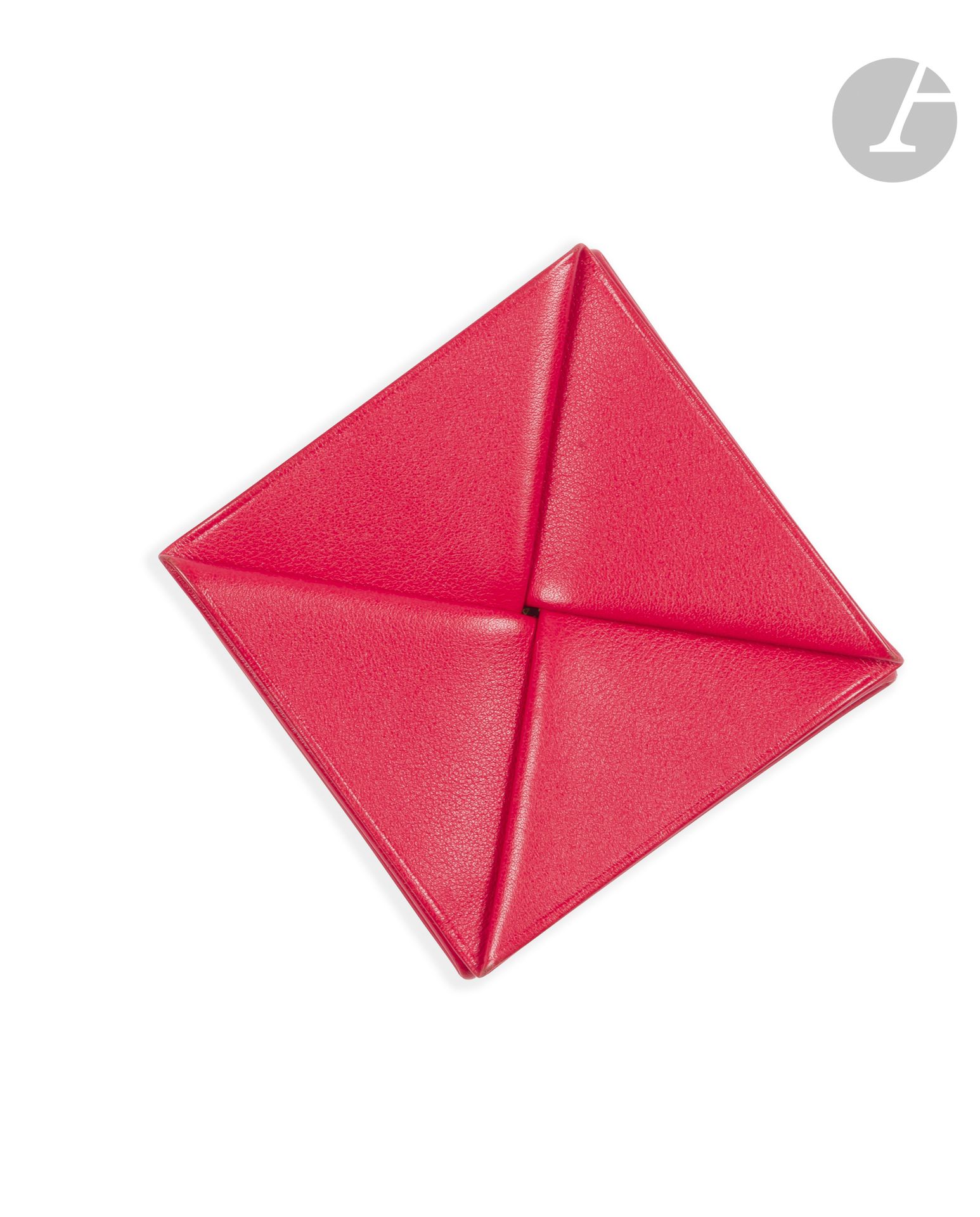 HERMÈS Paris
Gulliver red leather Zulu GM purse. 8 x 8 cm