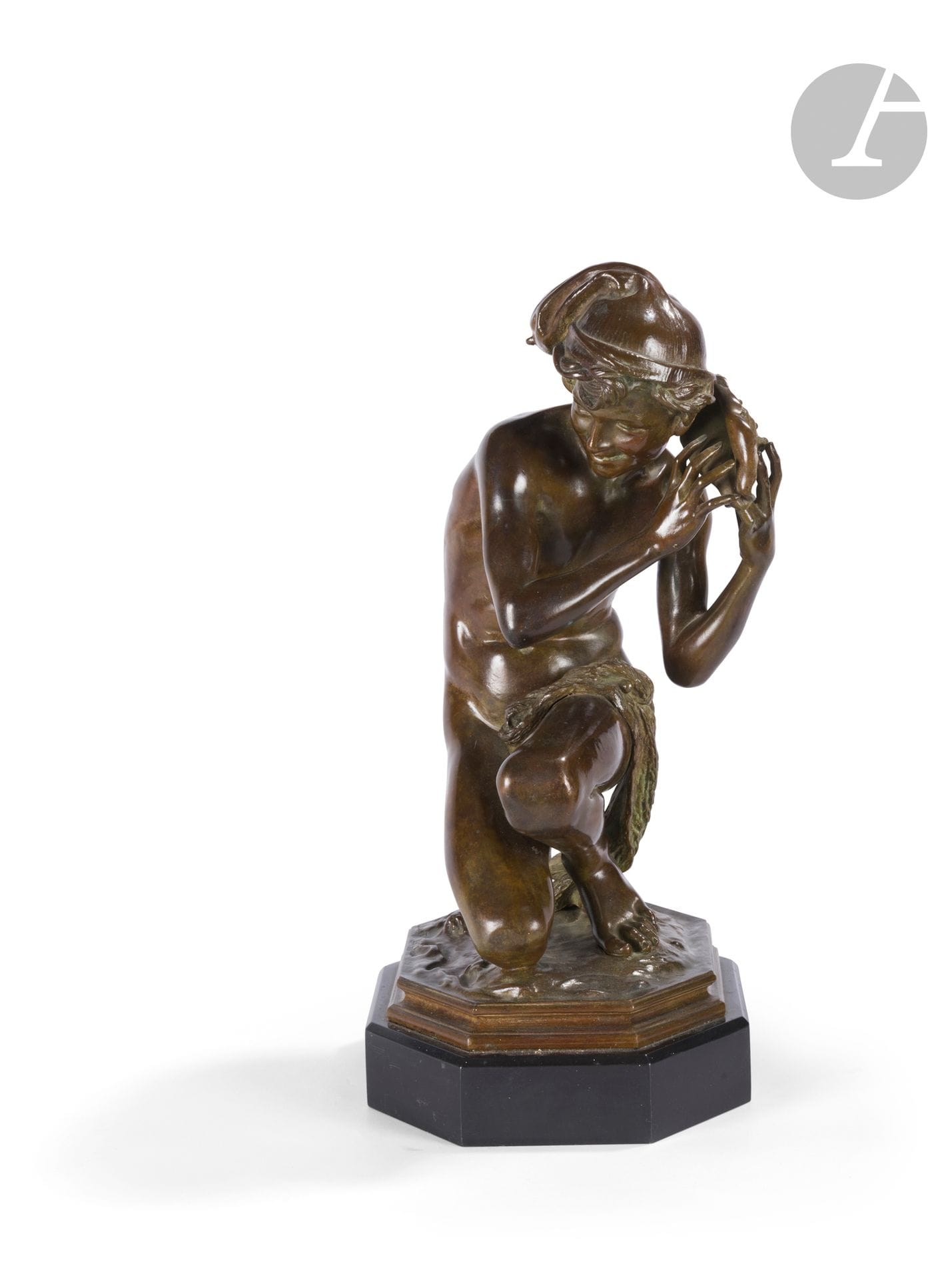 Jean-Baptiste Carpeaux (1827-1875)
Pêcheur à la coquille n°3
Groupe en bronze à patine brun clair 
Signé «JB.Carpeaux» sur la terrasse 
Porte l’insert circulaire et la marque du fondeur «Susse Frs Edts Paris»
Porte le numéro «2» 
H. totale: 38cm sur une base en marbre noir