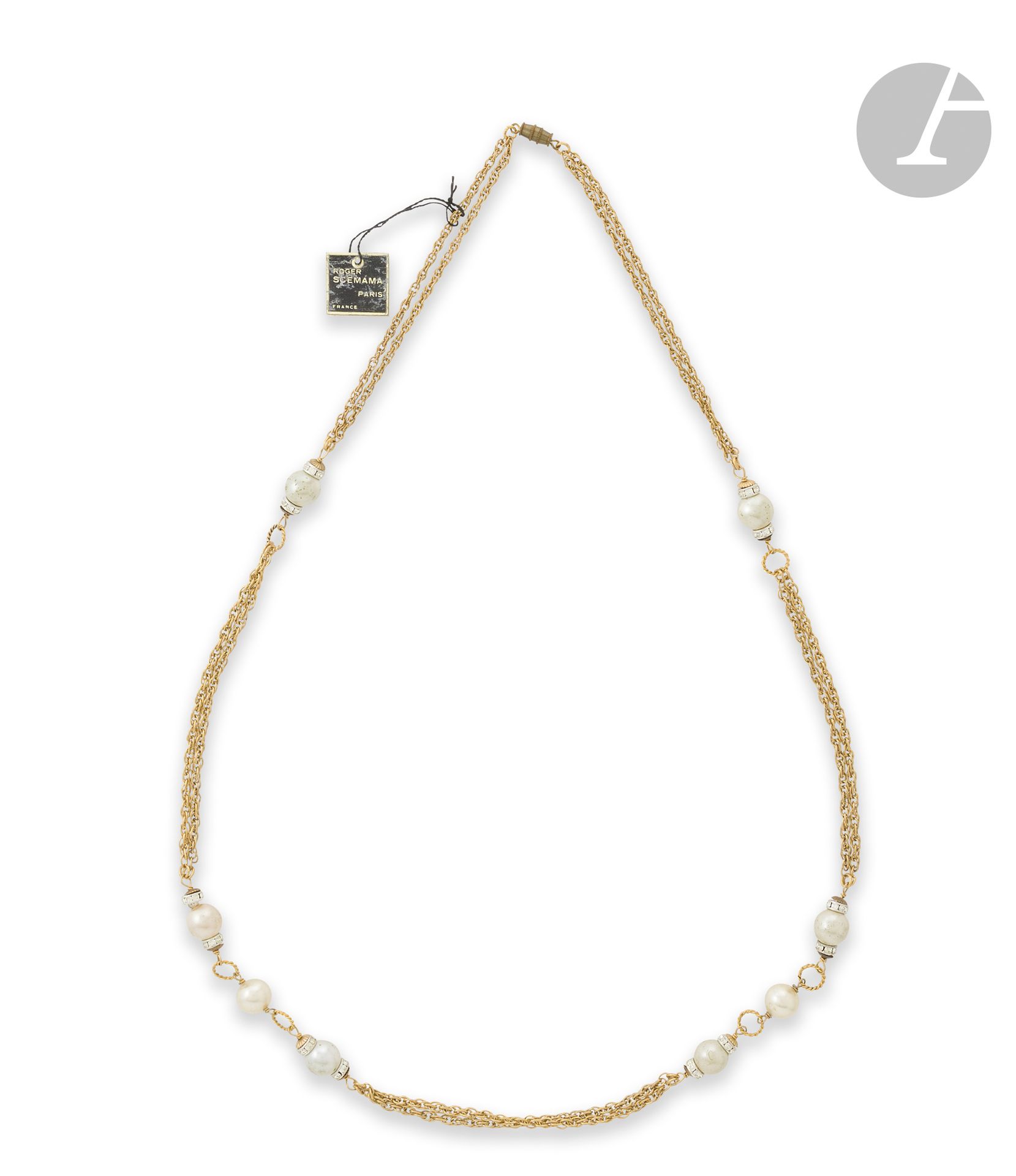 ROGER SCEMAMA
Long necklace in gilded metal and rhinestone-adorned fantasy pearls. Unsigned. L : 82 cm