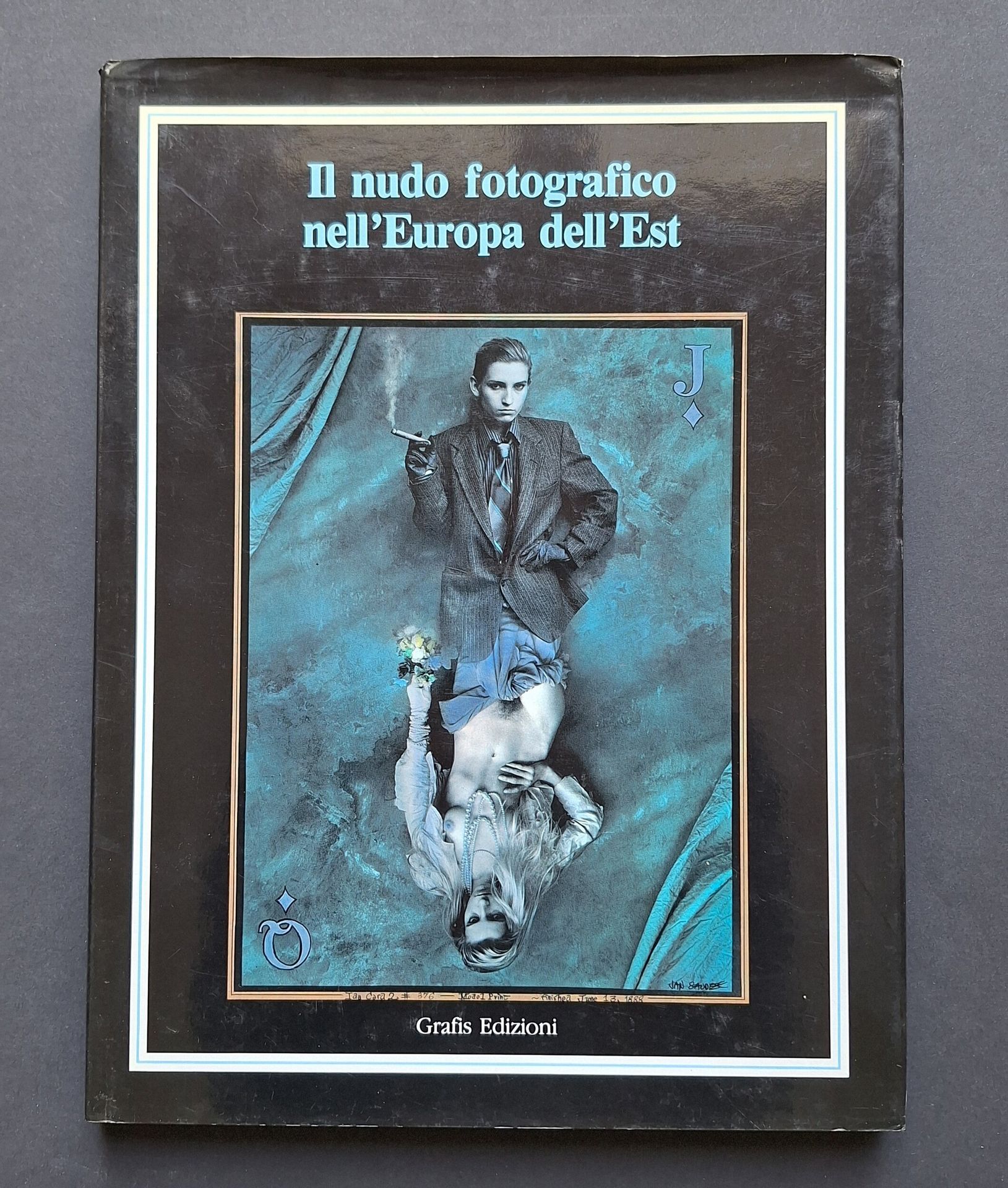 MERLO, LORENZO (1935) [Signed]
Il nudo fotografico nell'Europa dell'Est.
A cura di Lorenzo Merlo.
Grafis Edizioni, Bologna, 1988.
In-4 (30 x 23 cm). Original Italian edition, dedicated and signed by Lorenzo Merlo. Texts by Claudio Marra and Giovanna Calvenzi. Selected images by Lorenzo Merlo. 142 pp. Nude photographs by Eastern European photographers (Soviet Union, Bulgaria, Czechoslovakia, Yugoslavia, Poland, Romania, Hungary), including Jan Saudek, Jiri Skoch, Vladimir Zidlicki, Vladimir Birgus, Rimantas Dichavicius, Romualdas Rakauskas, Sergei Vasiliev, e.a. Publisher's black binding with illustrated dust jacket.