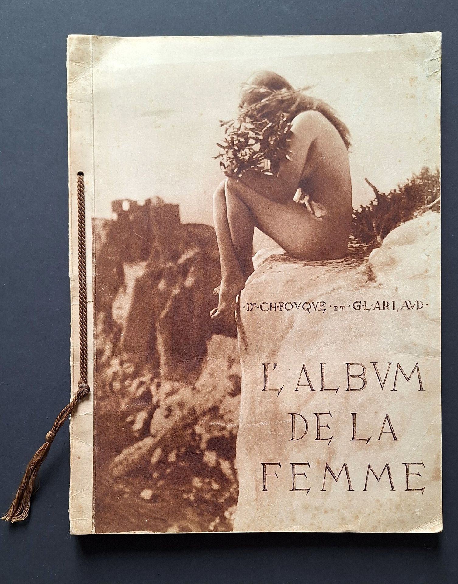 ARLAUD, GEORGES-LOUIS (1869-1944) &amp; DR. CH. FOUQUE [Signed]
L'album de la femme. 
Aesthetic morphology from the study of the nude. 
Physiological and philosophical considerations.
Éditions G. L. Arlaud, Lyon, 1936.
In-4 (31.5 x23.5cm). Original numbered paperback edition. Signed by Arlaud and Fouque. 18 pages of text by Dr. Ch. Fouqué, followed by 90 photographic plates of nudes by G-L. Arlaud, printed in gravure in sepia or black and white. Illustrated softcover with brown lace (defects on spine).
