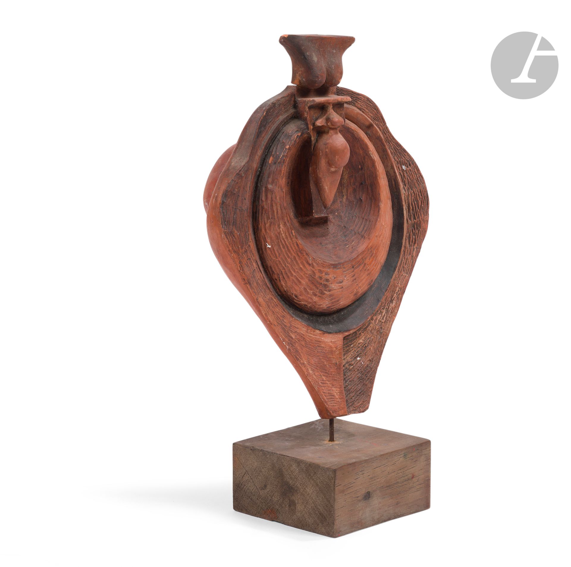 Louise JANIN (1892-1997)
Female idol
Terracotta sculpture.
Signed on the back.
25.5 x 20 x 8 cm
Mounted on a wooden base.