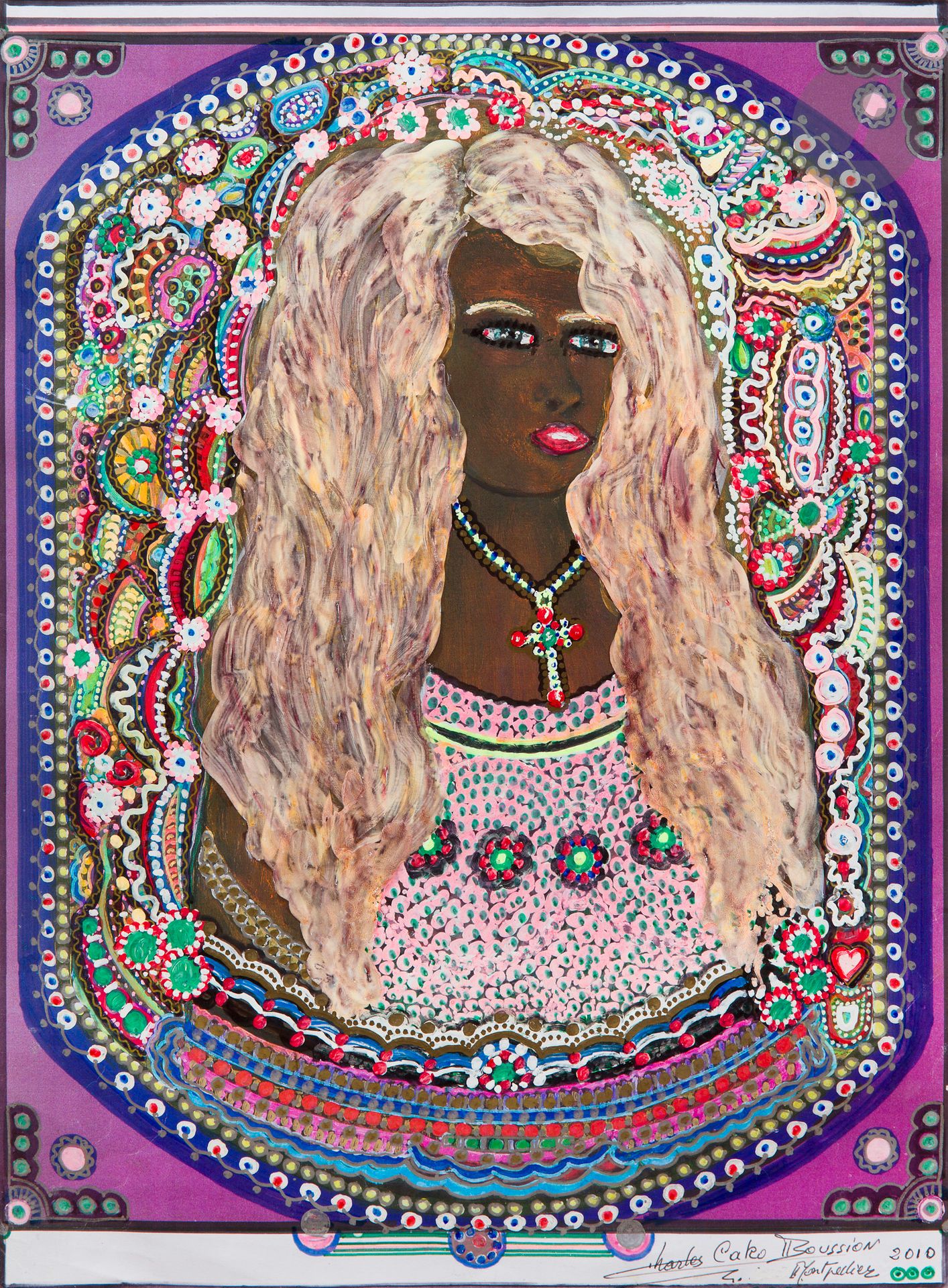 Charles BOUSSION (1925-2021)
Portait de femme
Technique mixte sur impression.
Signée, datée et titrée en bas à droite.
39 x 29 cm

Provenance : 
Collection Jean-Jacques Plaisance, Galerie Les Yeux Fertiles, Paris.

Charles Boussion (1925-2021) est un artiste autodidacte né à Biarritz et marqué dès l’enfance par une séparation familiale. Après une carrière de représentant en parfumerie, il se tourne vers le dessin et la poésie à la suite d’un accident du travail. Travaillant principalement de nuit, il crée des œuvres riches en ornements et figures symboliques, inspirées des icônes russes, miniatures orientales et enluminures celtiques. Ses œuvres font partie de différentes collections comme celle de l’Art Brut à Lausanne et de la Collection INYE à Yaroslavl.