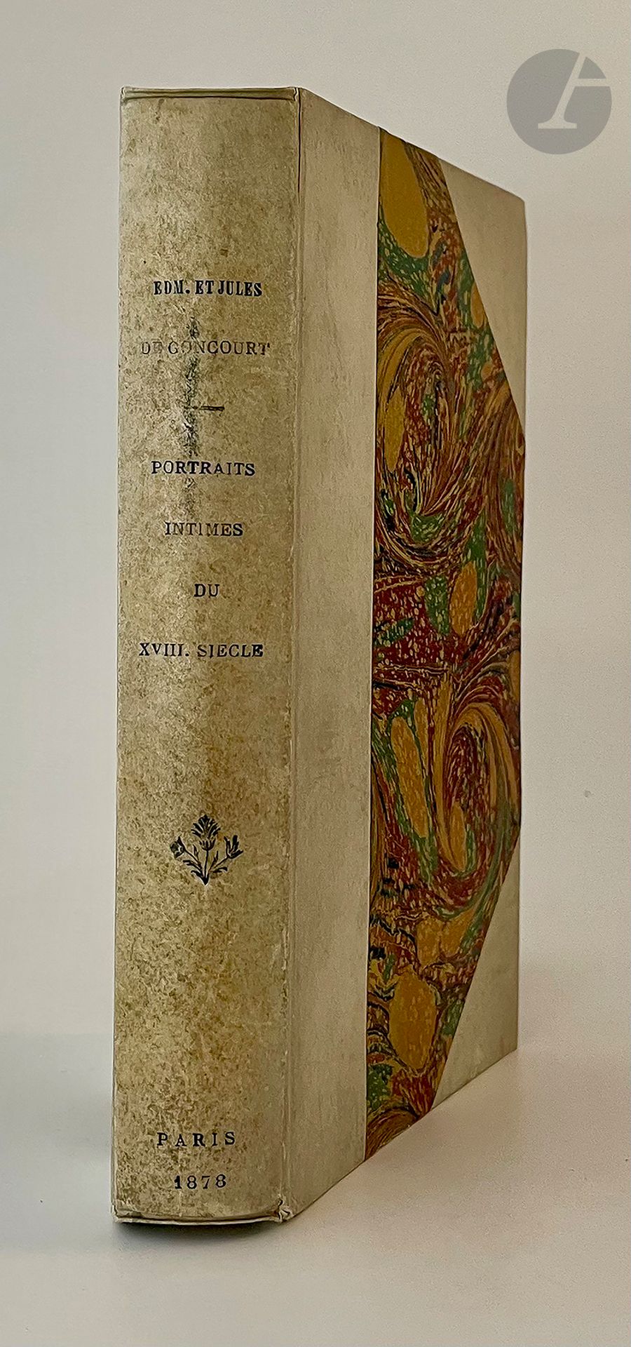GONCOURT (Edmond et Jules), Portraits intimes du dix-huitième siècle. Études nouvelles d'après les lettres autographes et les documents inédits. Paris: G. Charpentier, 1878. - In-12, white half-parchment with corners, smooth spine, untrimmed (contemporary binding). First Charpentier edition, revised, corrected and enlarged. Copy of the lawyer and bibliophile Alidor Delzant (1848-1905), friend, secretary and executor of the Goncourt brothers' will. It bears his bookplate and this autograph dispatch signed by the author on the false title: "à Alidor Delzant // Edmond de Goncourt". A good copy, enriched at the end with a newspaper article by Paul de Saint-Victor, referring in part to the work. Spine soiled. Provenance: Alidor Delzant, with dispatch from the author and bookplate.