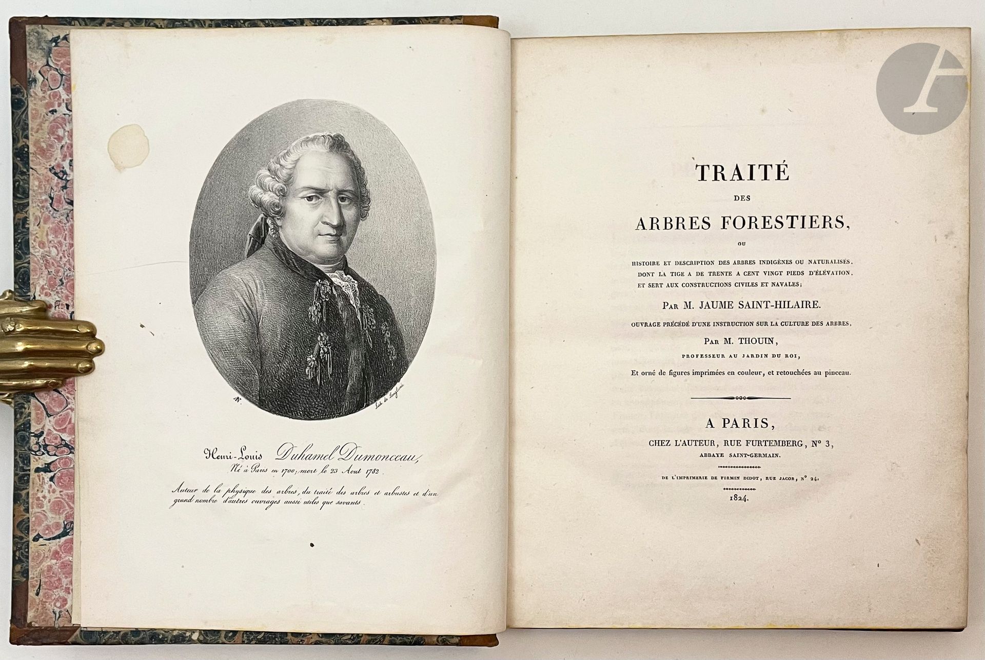 JAUME SAINT-HILAIRE (Jean-Henri).
Traité des arbres forestiers, ou histoire et description des arbres indigènes ou naturalisés, dont la tige a de trente à cent vingt pieds d'élévation, et sert aux constructions civiles et navales.
Paris : chez l'auteur, 1824. — In-4, demi-veau havane à coins, dos lisse orné, tranches jaunes (reliure de l'époque).
Édition originale de ce traité du botaniste Jean-Henri Jaume Saint-Hilaire (1772-1845) comprenant l'histoire et la figure de 90 espèces d'arbres dont la tige a plus de trente pieds d'élévation, soit plus de 9 mètres de haut. Il est précédé d'une « Instruction sur le semis, la plantation et la culture des arbres » par André Thouin (1747-1824), naturaliste et botaniste, professeur d'agriculture au Museum d'histoire naturelle.
L'édition est illustrée d'un portrait lithographié de Henri-Louis Duhamel Du Monceau en frontispice et de 90 planches en couleurs représentant les différentes espèces décrites.
UN DES QUELQUES EXEMPLAIRES SUR PAPIER VÉLIN SATINÉ AU FORMAT IN-4. Ils étaient vendus deux fois plus cher que les exemplaires ordinaires au format grand in-8.
Reliure restaurée, le dos a été refait et une partie de celui d'origine remontée. Tache claire sur le bord du frontispice. Quelques rares rousseurs.