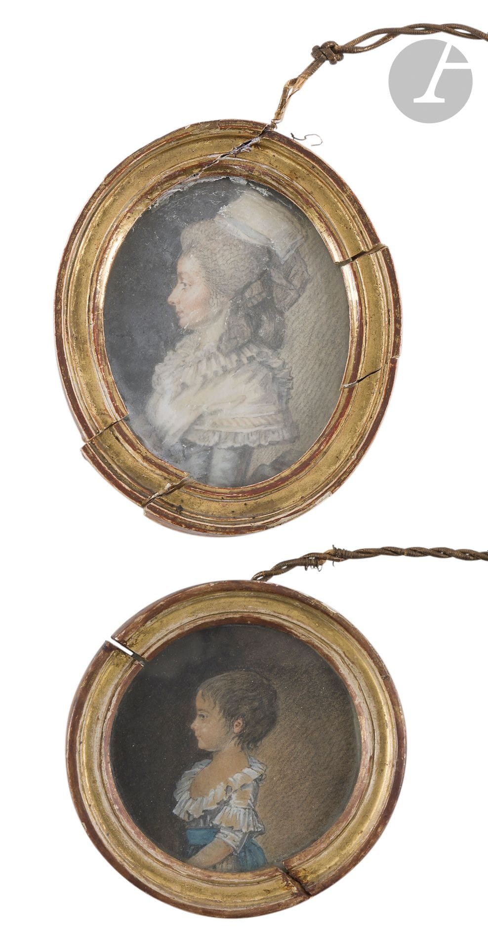 Jean-François Guillet dit VALLIÈRE (Paris, 1743 - Commercy, 1806)
- Portrait présumé de Louise Pauline d’Holbach, marquise de Nolivos (Paris, 1759 - Sauveterre de Béarn, 1830) en robe grise, châle blanc, et large galon dans les cheveux, vers 1785. 
Identification ancienne au verso: «La baronne d’Holbach» 
Adresse manuscrite de l’artiste au revers: «[hotel] / de [Flandre] Rue Froidmanteau vis à vis [le] château d’eau / à paris» [son adresse avant 1787]
Ovale, 9,8x7,5cm; cadre ancien en bois doré (à refixer).

- Portrait présumé d’un de ses enfants en robe blanche, col à la reine et large ceinture bleue, 1788 
Manuscrit ancien au revers: «Dessiné par /Vallière rue du /champ fleurie/ maison de Mr de Bourges architecte du Roy/ a paris mai 1788» 
Deux miniatures dessinées aux trois crayons et rehaussées de gouache sur papier, une ovale, à vue 9,8x7,5cm, cadre ancien en bois doré 13x10,3cm; l’autre diam. à vue 7,5cm, cadre ancien en bois doré 10,3x10,4cm (accidents aux cadres).

Fille du baron d’Holbach, célèbre philosophe et encyclopédiste, elle épousa en 1781 en présence de la famille royale Pierre de Nolivos dont les terres en Béarn furent érigées en marquisat par le roi Louis XVI, et qui possédait de riches plantations à St Domingue héritées de son oncle Gédéon de Nolivos, ancien gouverneur aux Antilles (ami de Thomassin, représenté au numéro précédent).
L’enfant pourrait être Charlotte Françoise Pauline de Nolivos née en 1782 mariée en 1803 à Jean Antoine Louis Pasquier de Franclieu; ou sa cadette Jeanne Marie Pauline Cécile de Nolivos (Sauveterre, 21 novembre 1783 – 1821); leur frère Pierre Gédéon Armand Louis de Nolivos  né le 3 octobre 1787, semble trop jeune pour être ainsi peint en mai 1788. 
Descendance et apparentés: Nolivos, Casamajor, Gauldrée de Boileau de Lacaze, Ségure, Pasquier de Franclieu, Bartouilh de Taillac, Coste etc.
Sur Vallière, important portraitiste de l’aristocratie sous Louis XVI souvent confondu avec Carmontelle, voir N. Lemoine-Bouchard, La Lettre de la miniature n° 58 (mars-avril 2021), p. 3-19.