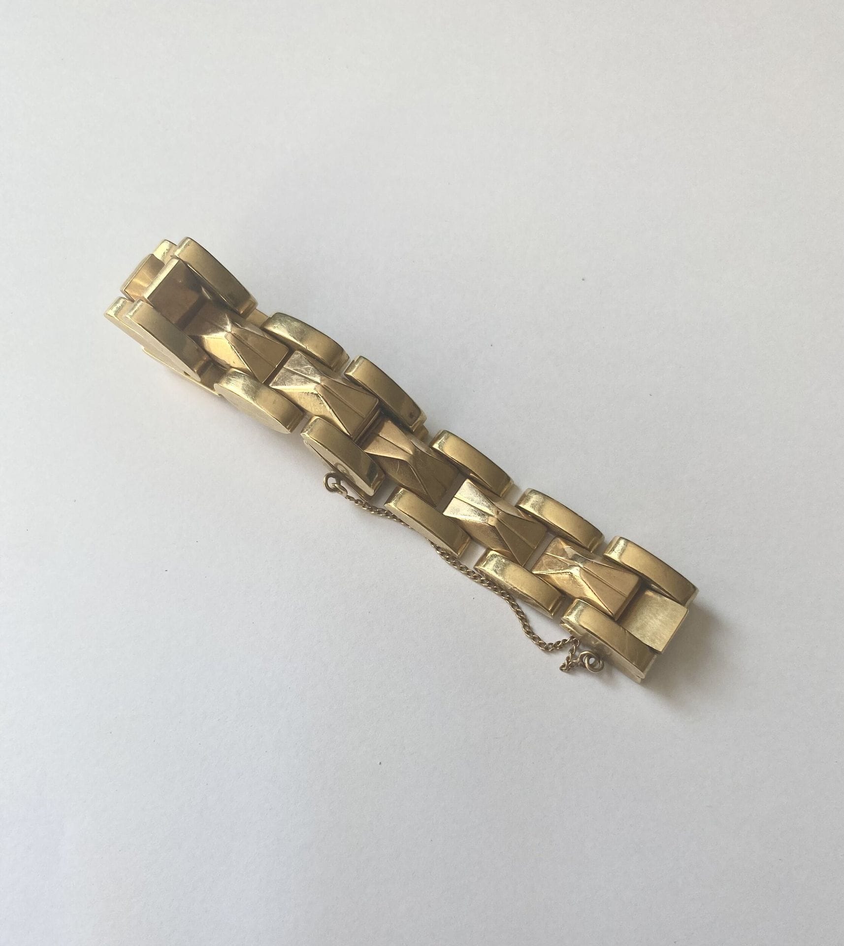 Bracelet gourmette en or 750/°°° mailles articulées. Poids : 39 g