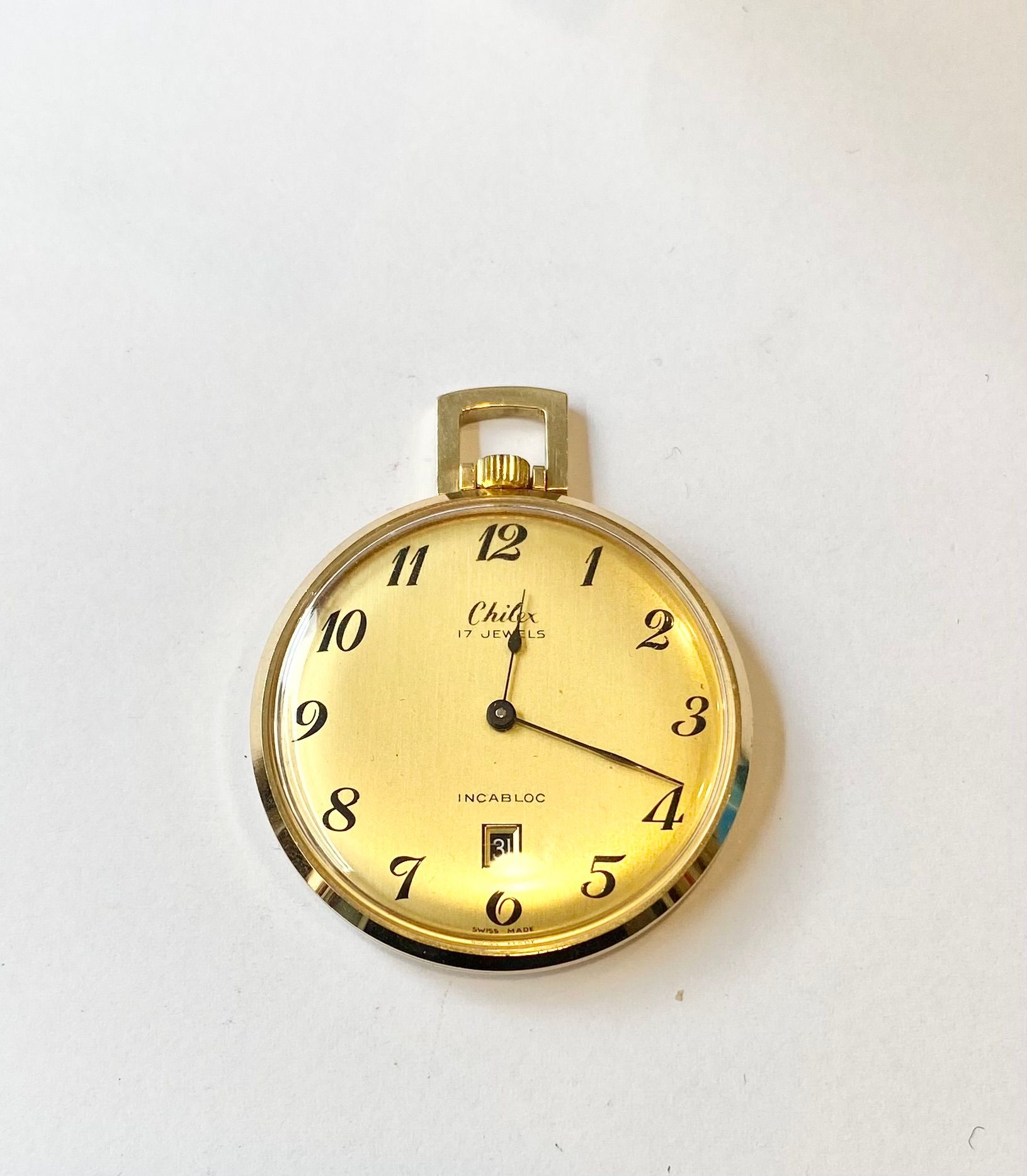 Petite montre en or jaune 750/°°° Chilex 17 Jewels. 
Suisse Made. 
Poids brut : 32,2 g