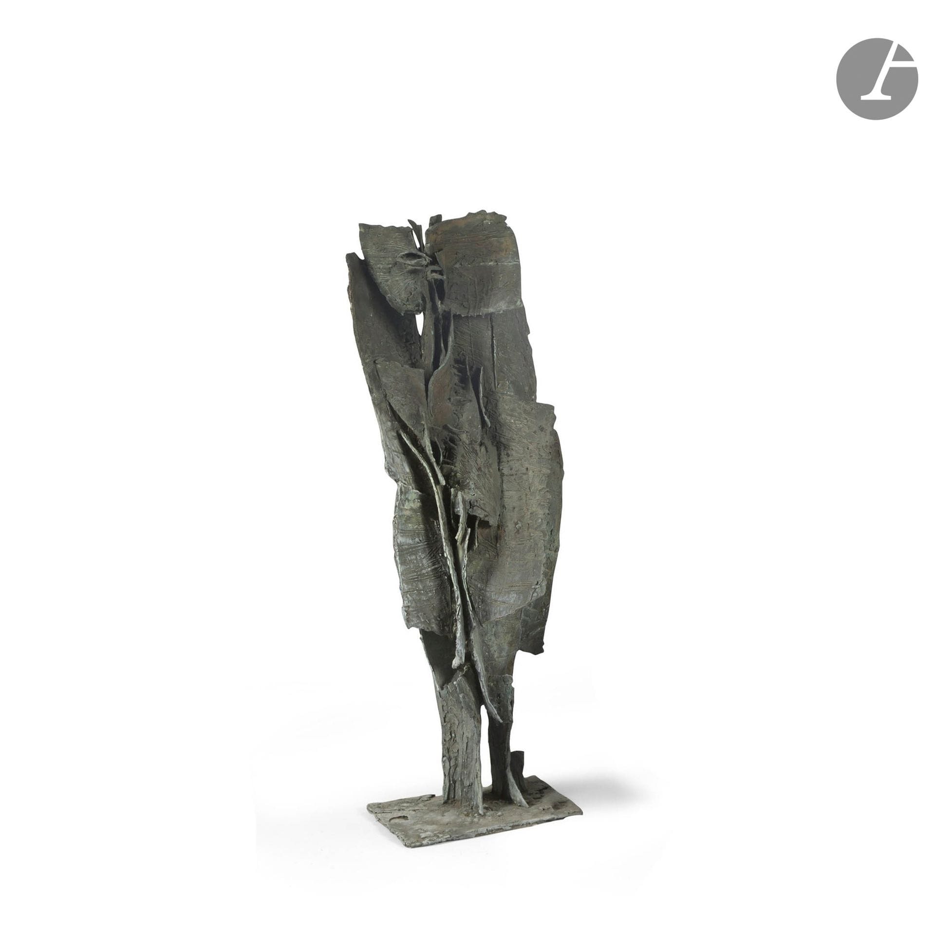 OLIVIER STREBELLE (1927-2017)
Le Planteur de Fusil III, 1969
Sculpture. Épreuve en bronze à patine vert de fouille. Signée et datée STREBELLE (19)69 sur la terrasse. H. 105 cm

Bibliographie : 
Sophie Orloff, Michel Olyff et Philippe Dasnoy - Olivier Strebelle - Journal d'un sculpteur - Éditions du Crédit communal de Belgique, Bruxelles, 1985. Une autre épreuve de notre modèle de sculpture reproduite au sein de l'ouvrage consacré à l'artiste (ill. 203).
