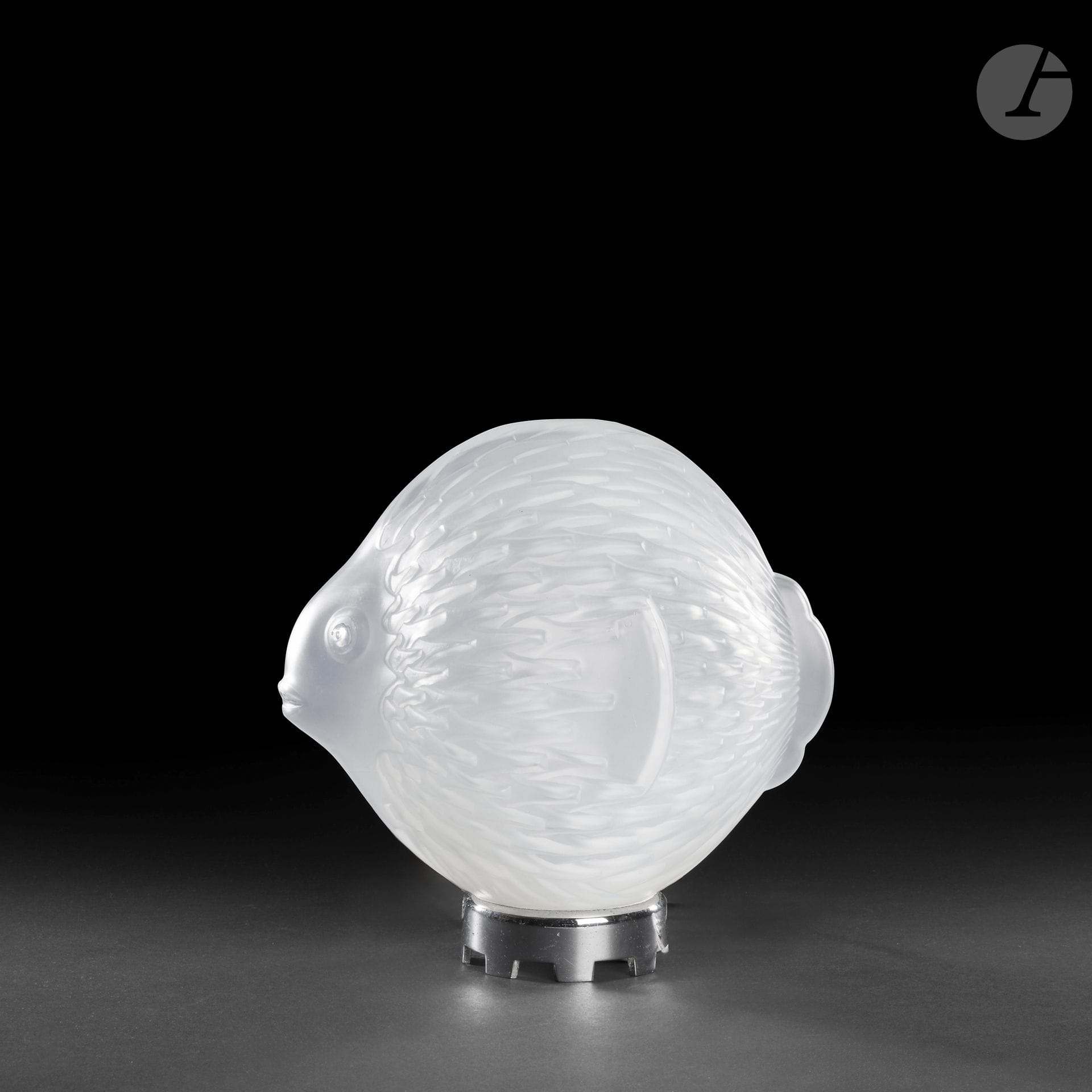 HENRI DIEUPART (1888-1980) SCULPTOR &amp; SIMONET FRÈRE VERRIER ÉDITEUR
Diodon 
Important salon lamp. Blown-molded opalescent glass. Chrome-plated metal base. Circa 1930. Signed H. DIEUPART towards the base. H. 22 cm - W. 23 cm