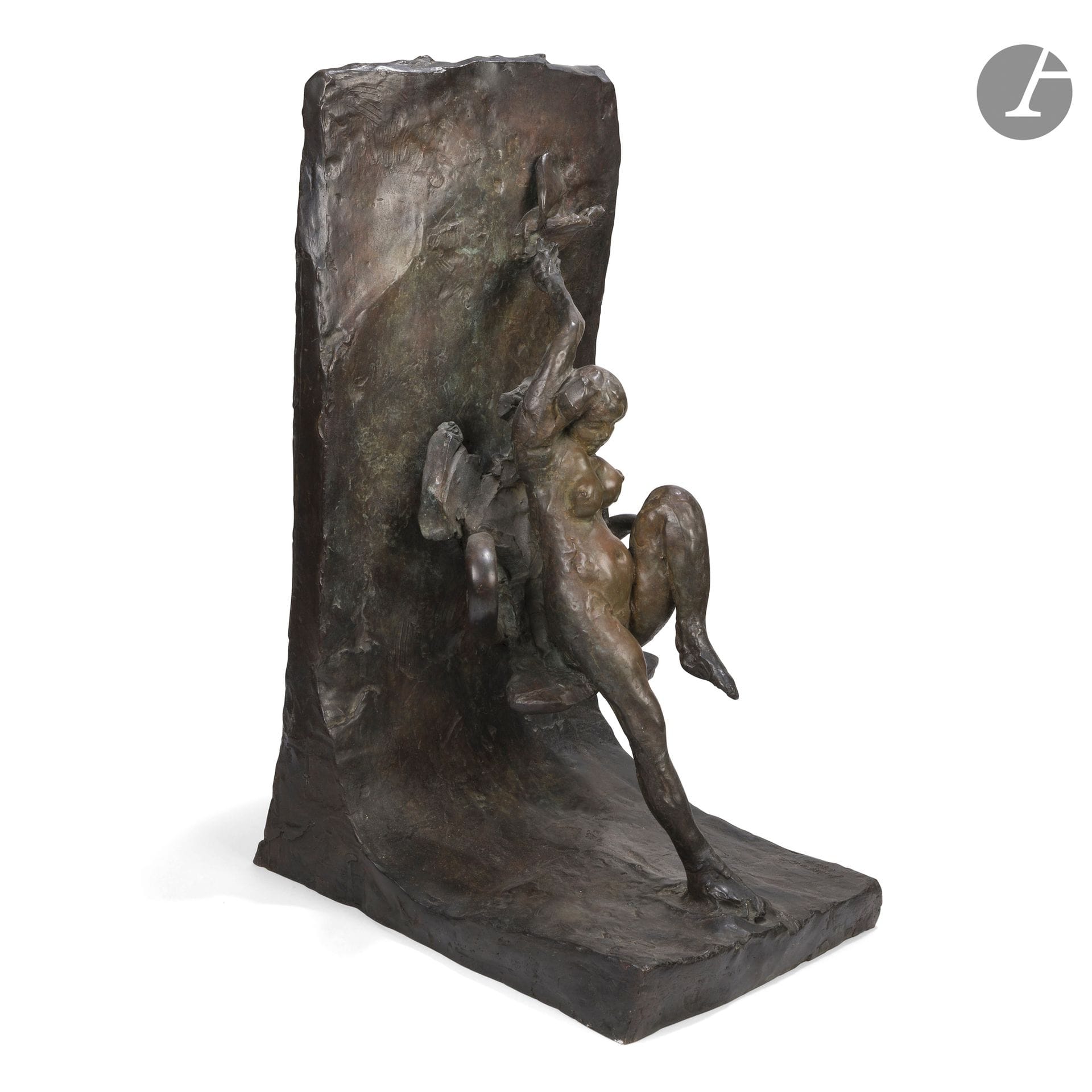 ANDRÉ BARELIER (1934-2021)
La Femme aux anneaux, 1994, épreuve numérotée 3/8
Sculpture. Épreuve en bronze à patine brun nuancé. Signée et datée BARELIER 1994 sur la terrasse, porte le cachet de fondeur et la numérotation 3/8 au dos. 78 x 37 x 45 cm
