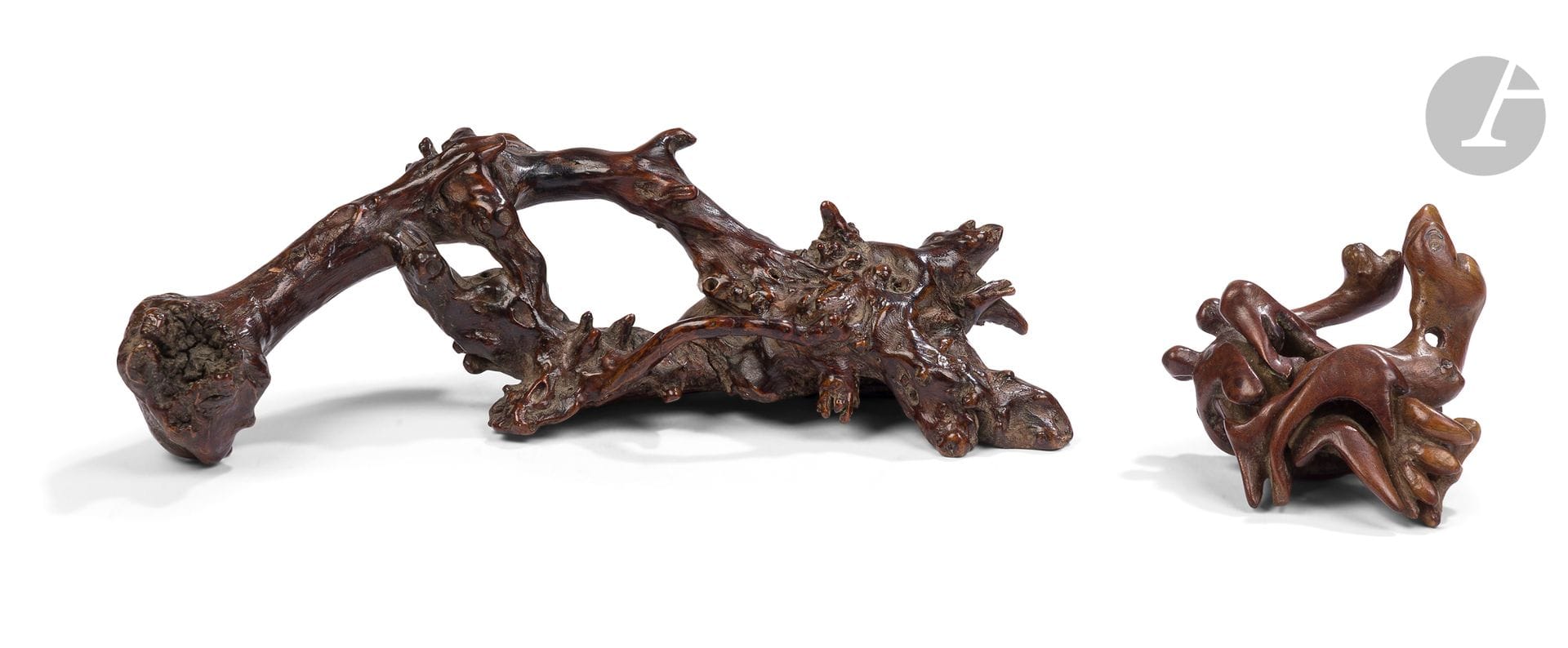 Two burrwood roots, China, 19th-20th century
- One has a natural shape, allowing it to be used as a brush rest. L. 22 cm. - The other carved, with stylized decoration of a pair of geese. L. 8 cm