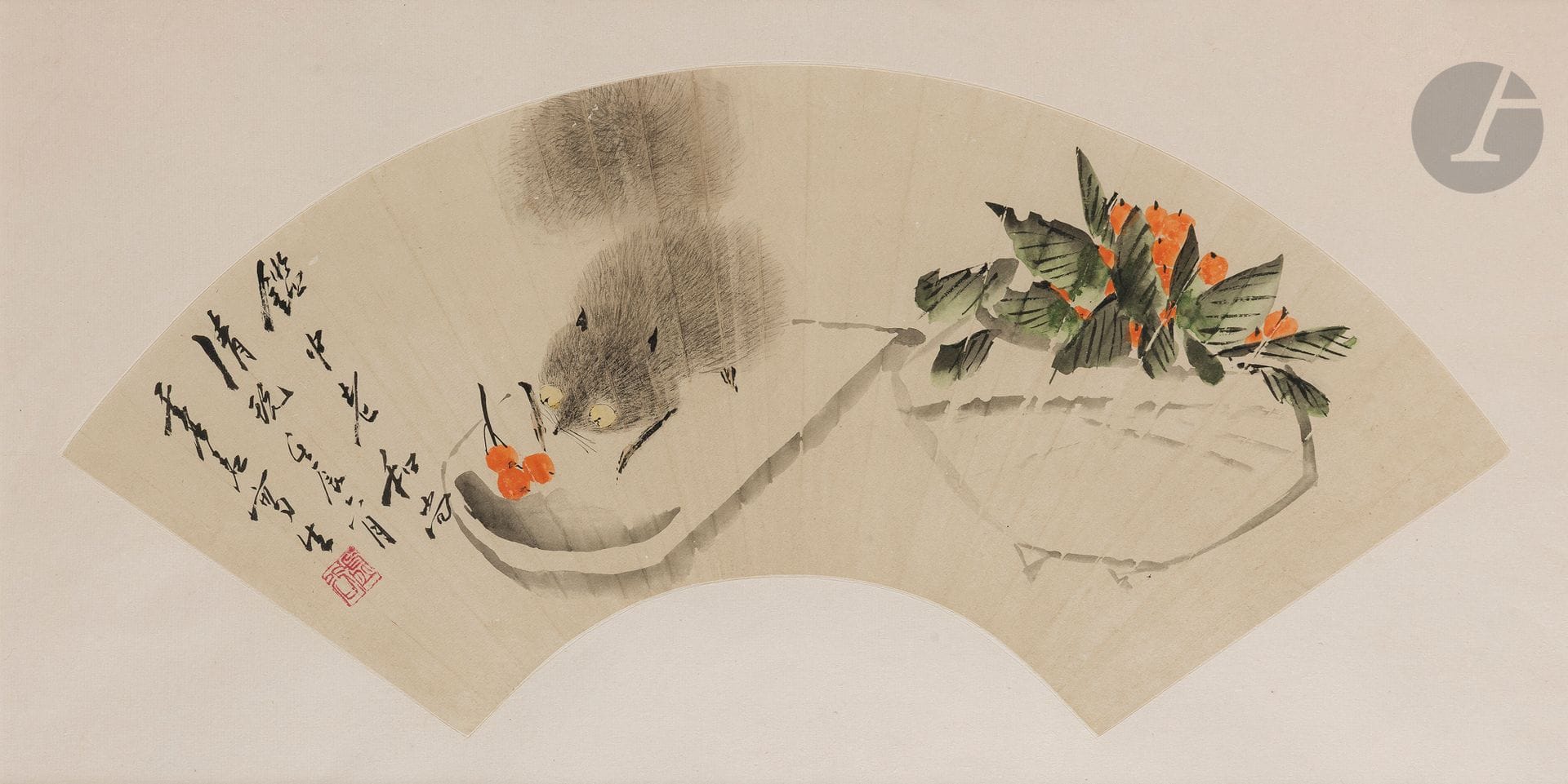 Xū Gǔ - 虚谷 (c. 1824-1896), peinture sur éventail, Chine, XIXe siècle
Encre et aquarelle sur papier représentant un écureuil sur une pierre à encre s’apprêtant à grignoter des nèfles, à côté d’une coupe remplie du fruits. Une inscription en haut à gauche 鑑中老和尚 清玩壬辰六月 虚谷寫生 qui pourrait se traduire par : « Vénérable maître Jianzhong, pour une contemplation raffinée, au sixième mois de l’année renchen (1892), Peint d’après nature par Xu Gu ». Avec un sceau Xū Gǔ.
Dim. à vue : 23,5 x 50 cm
Encadrée sous verre. 

Provenance :
Provenant d’une importante collection privée appartenant à une famille noble des Pays-Bas.