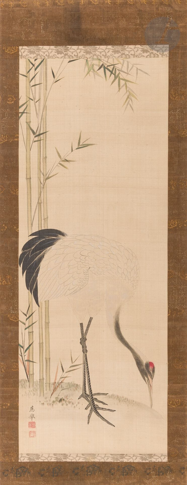 Attributed to Maruyama Ōkyo - 圓山 應擧 (1733-1795), pair of paintings mounted as kakemono, Japan, mid-Edo period (1603-1868)
Ink and pigments on silk, depicting, for one, a tsuru (red-headed crane) busy pecking near a bamboo grove and, for the other, a tsuru beside a pine tree, observing its young at its feet. The first is signed lower left 應擧 - Ōkyo, followed by two seals, the second bears the same signature and seals on the right. They are accompanied by their kiri storage box.
174 x 46 cm
Insect holes in the mounting of the kakemono.
