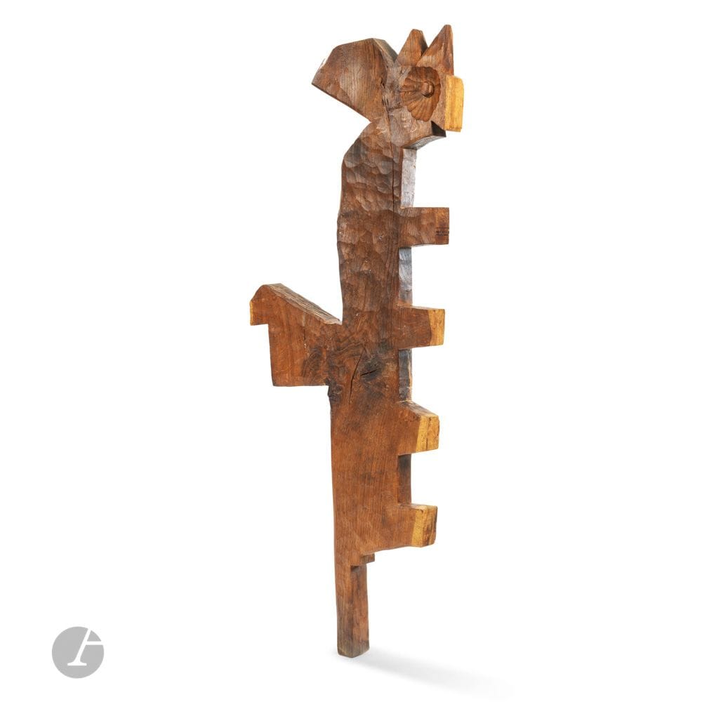 JEAN TOURET (1916-2004) SCULPTEUR – FONDATEUR DES L’ASSOCIATION LES ARTISANS DE MAROLLES
La Chouette-Écureuil
Sculpture.
Chêne sculpté à la taille directe.
Années 1950.
Non signé.
Hauteur: 113cm – Longueur: 77cm

Provenance:
Vente Mobilier Objets d’Art – Maison de ventes Pousse-Cornet, le 21 octobre 2017, Orléans. Notre œuvre présentée sous le numéro 133 du catalogue et acquise lors de cette vacation par l’actuel propriétaire.

Bibliographie et œuvres en rapport: 
Anne Bony, Axelle Corty, François Touret et Jean Touret – Jean Touret – Éditions de l’Amateur, Paris, 2022. Notre œuvre à rapprocher des sculptures reproduites pages 17, 76, 86, 87 à 92, 183 et 192.