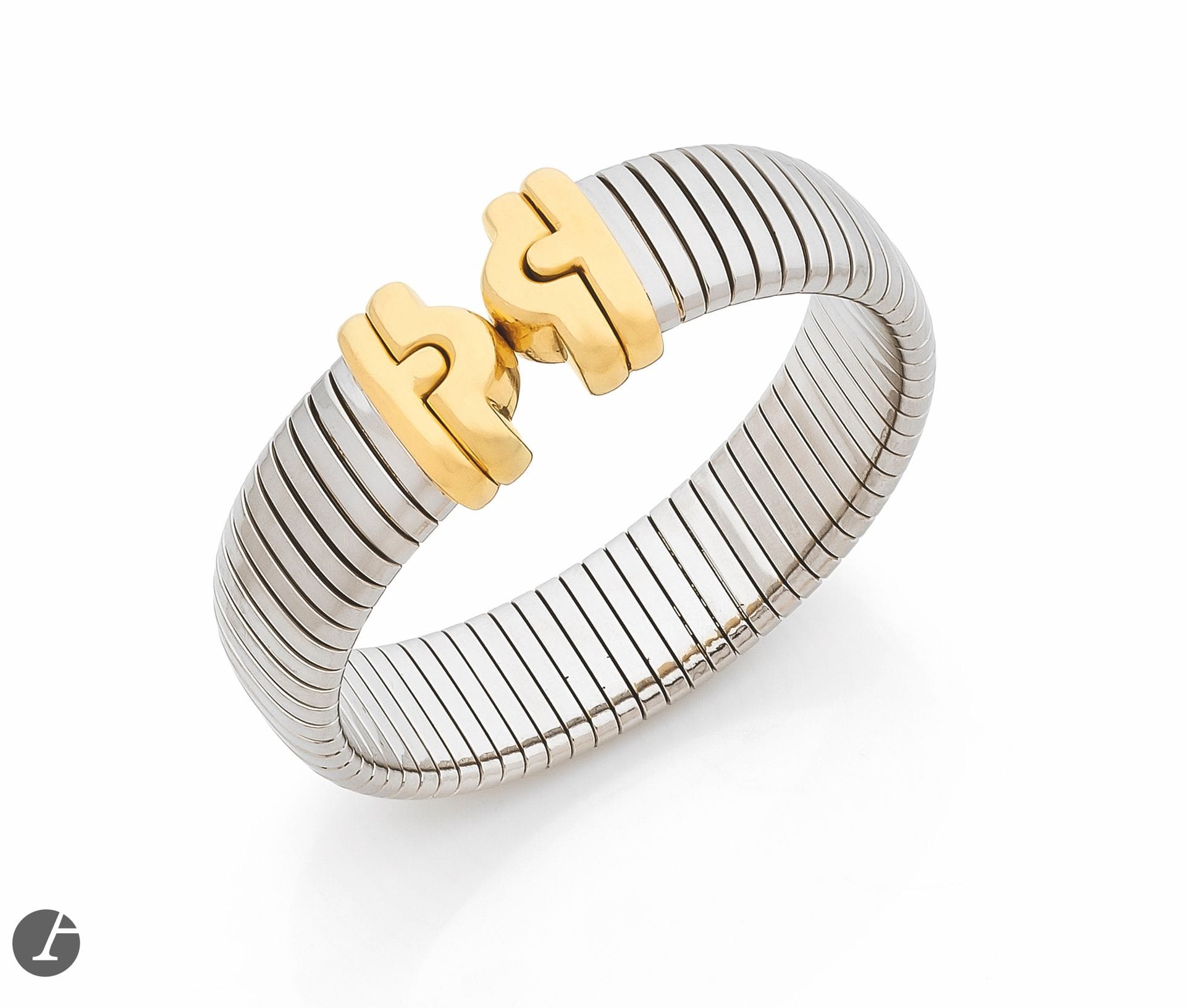 BULGARI
Bracelet tubogaz en acier, modèle Parentesi, les extrémités en or 18K (750). Signé. Dimensions : 15,5 x 1,5 cm environ. Poids brut : 53,7 g (légers enfoncements)