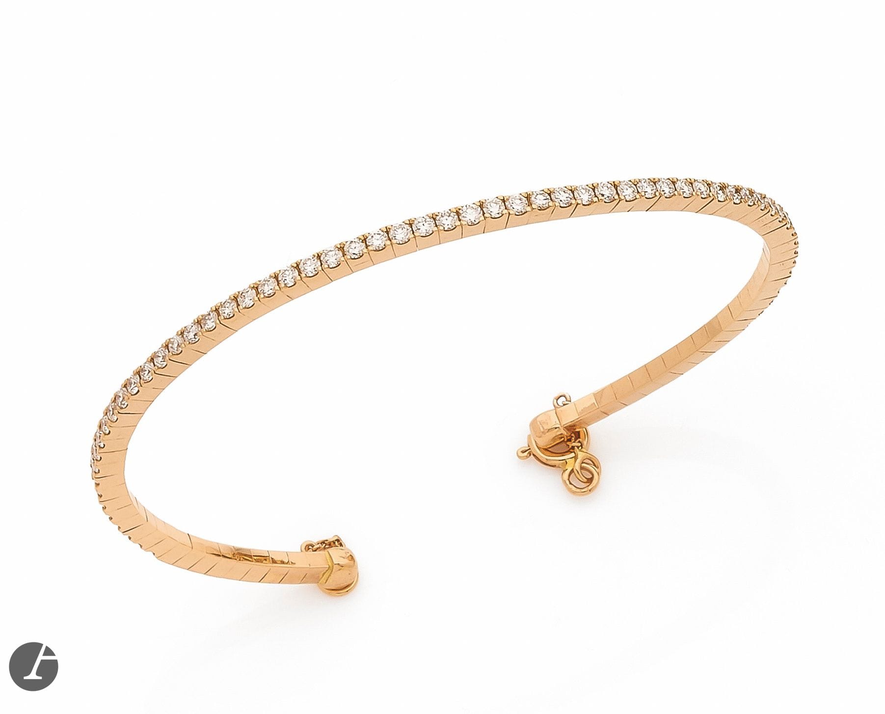 Fin bracelet en or rose 18K (750) serti de diamants ronds de taille brillant. Longueur : 17 cm environ. Poids brut : 8,1 g