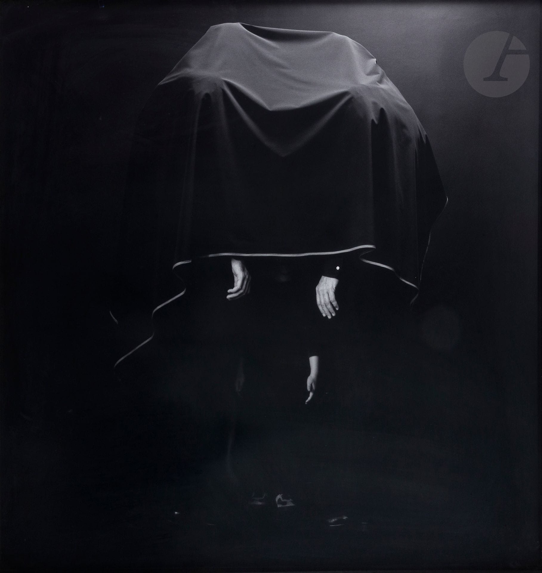 Édouard Levé (1965-2007)
Sans titre, de la série Fictions, 2006.
Épreuve lambda, contrecollée sur aluminium, signée, titrée, datée et numérotée à 5 exemplaires au verso du montage. Étiquette de la galerie Loevenbruck au verso du cadre. 
100 x 100 cm - cadre

Provenance : 
- Galerie Loevenbruck, Paris. 
- Collection particulière, France.