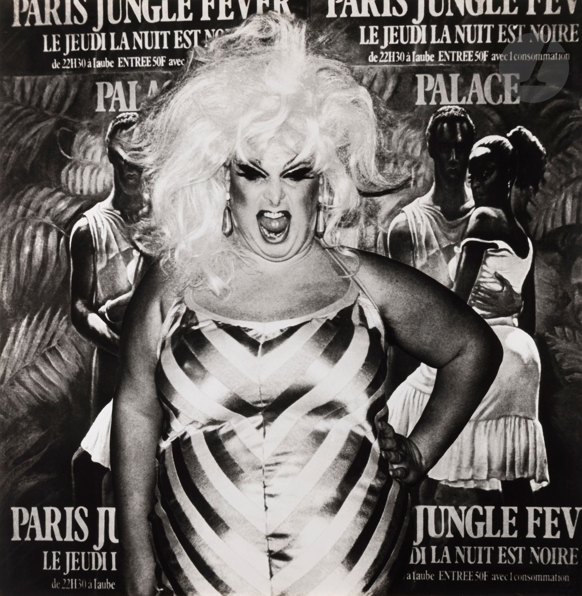 Jean-Claude Lagrèze (1957-1994)
Divine au Palace. Paris, 1981.
Épreuve argentique (c. 1990), contrecollée sur aluminium, signée à l’encre avec le tampon du photographe sur étiquette au verso du montage.
99 x 101 cm

Bibliographie : 
Jean-Claude Lagrèze, Paris. Capitale Underground, Paris, Éditions de la Martinière, 2016, p. 12.