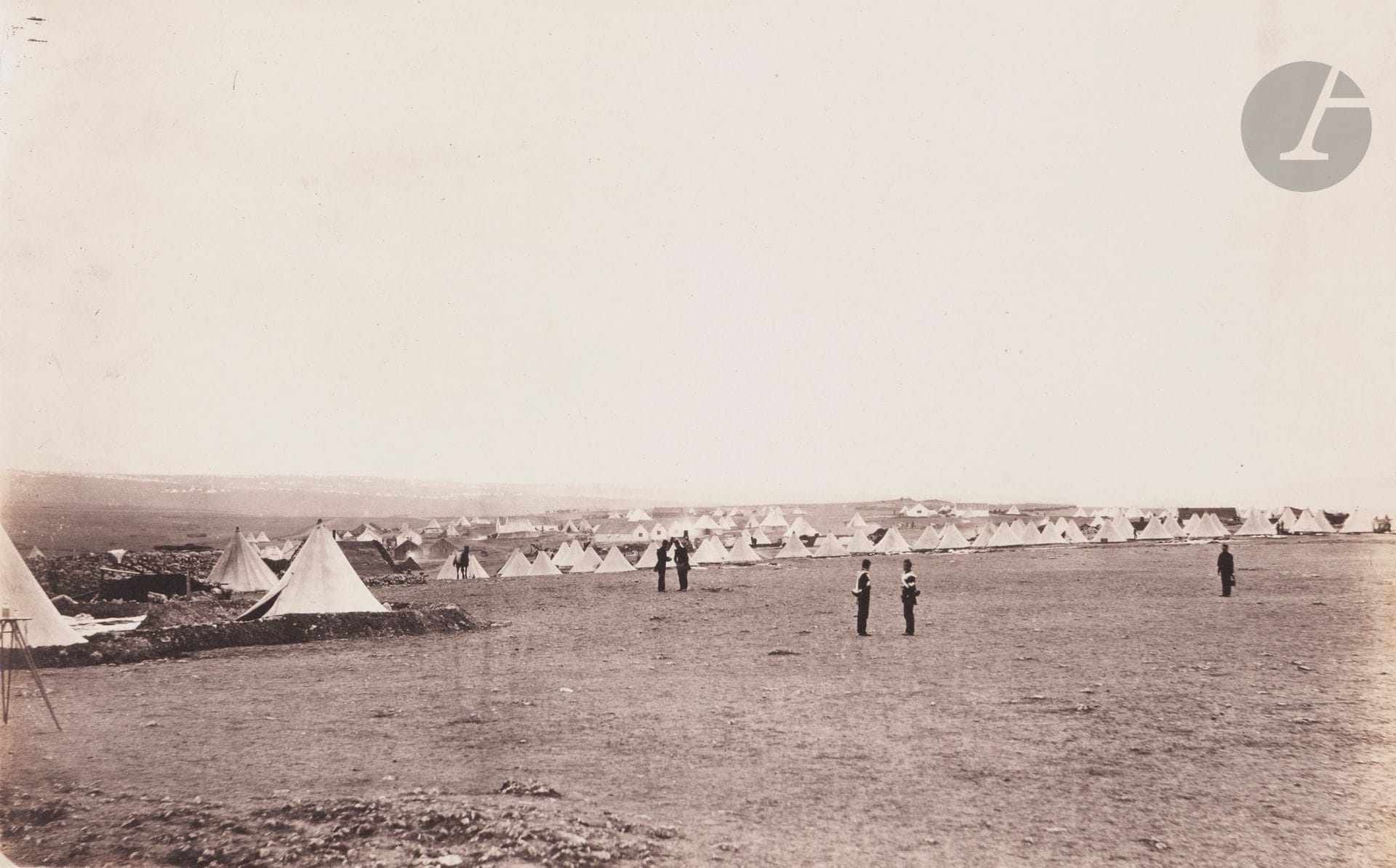 Roger Fenton (1819-1869)
Guerre de Crimée, 1855- 1856.
Plateau of Sebastopol. 
Deux (2) épreuves sur papier salé, d’après négatifs verre au collodion, contrecollées sur cartons d’éditeur (T. Agnew & Sons). Crédit du photographe, légendes et dates imprimés sur les montages en bas. Annotations aux versos des montages. 
21,5 x 35,7 et 22 x 35,7 cm