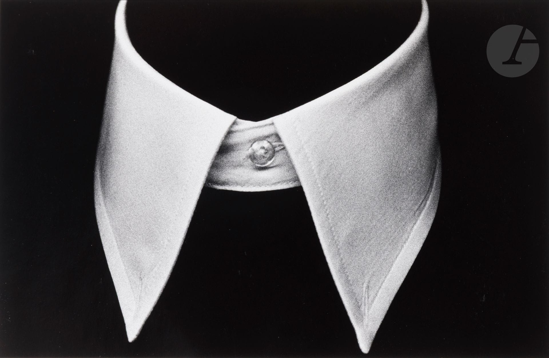 Ralph Gibson (1939)
Untitled [Shirt Collar], 1985. 
Vintage silver print on Agfa paper, signed, dated and annotated "AP" in pencil on verso. 
Image: 20.8 x 31.5 cm - Sheet: 27.7 x 35.5 cm